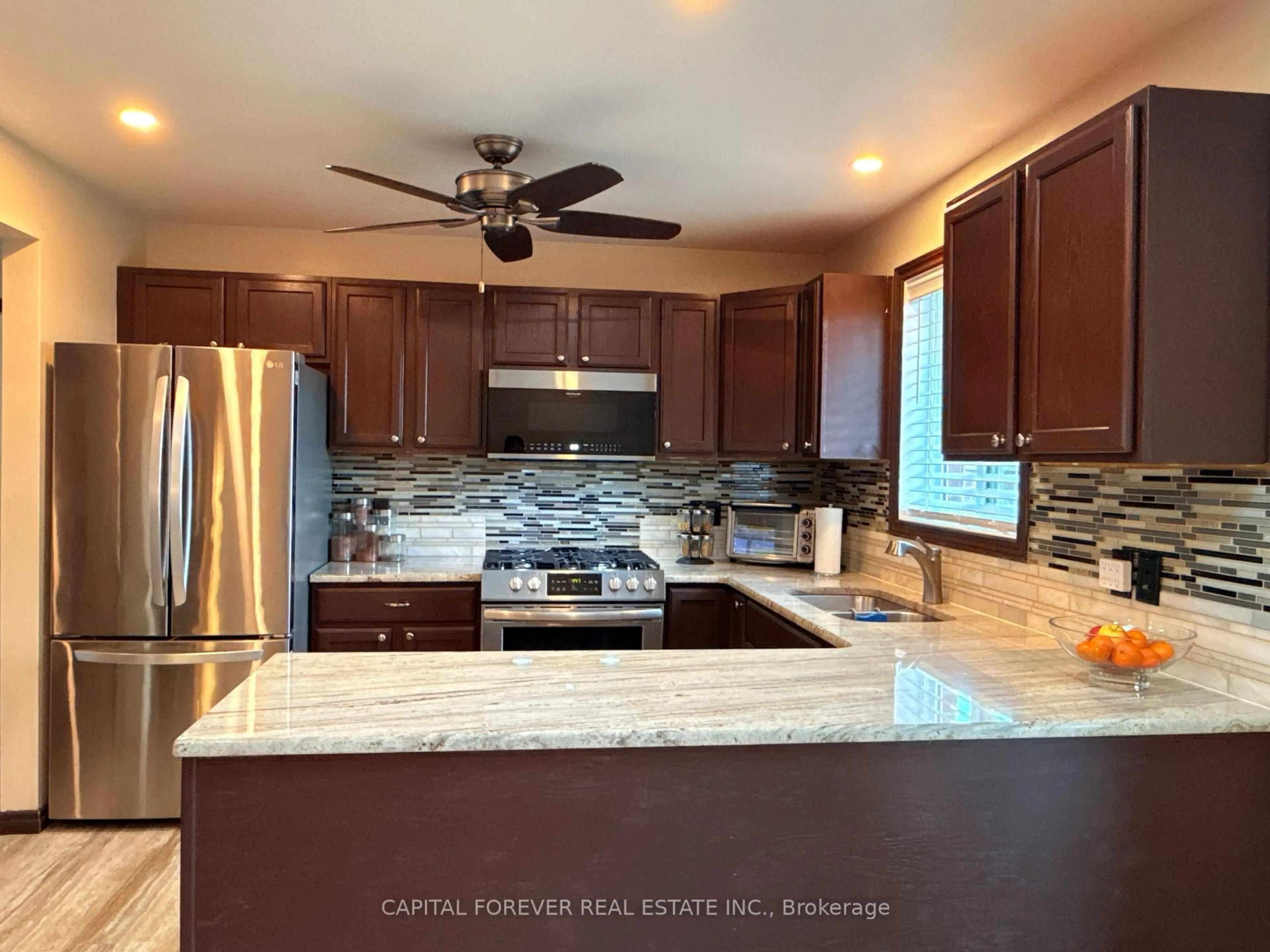 Open concept kitchen, ceramic/tile floor for 42 Dogwood Dr, Tillsonburg Ontario N4G 5S7