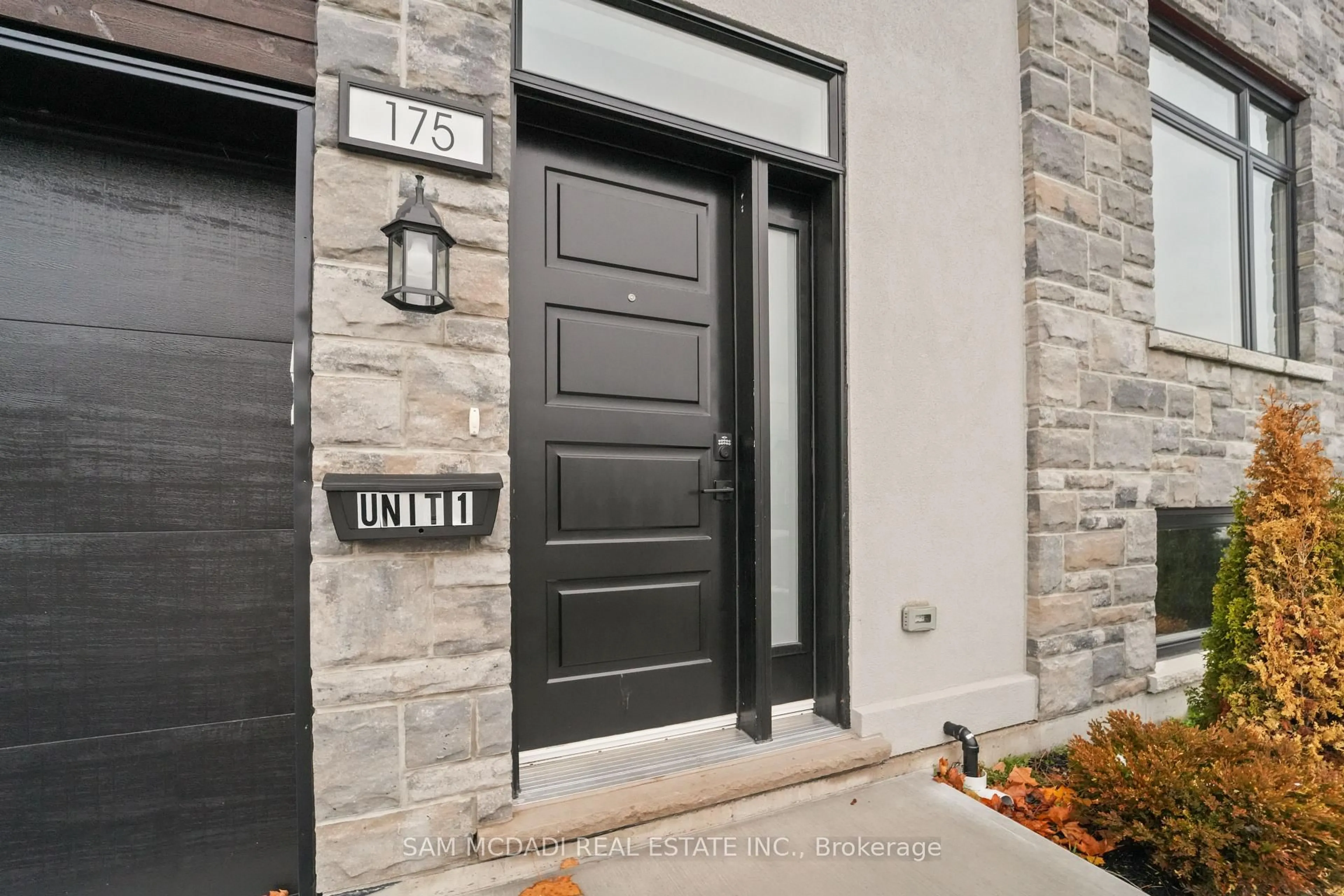 Indoor entryway for 175 MARGARET Ave, Hamilton Ontario L8E 2H6