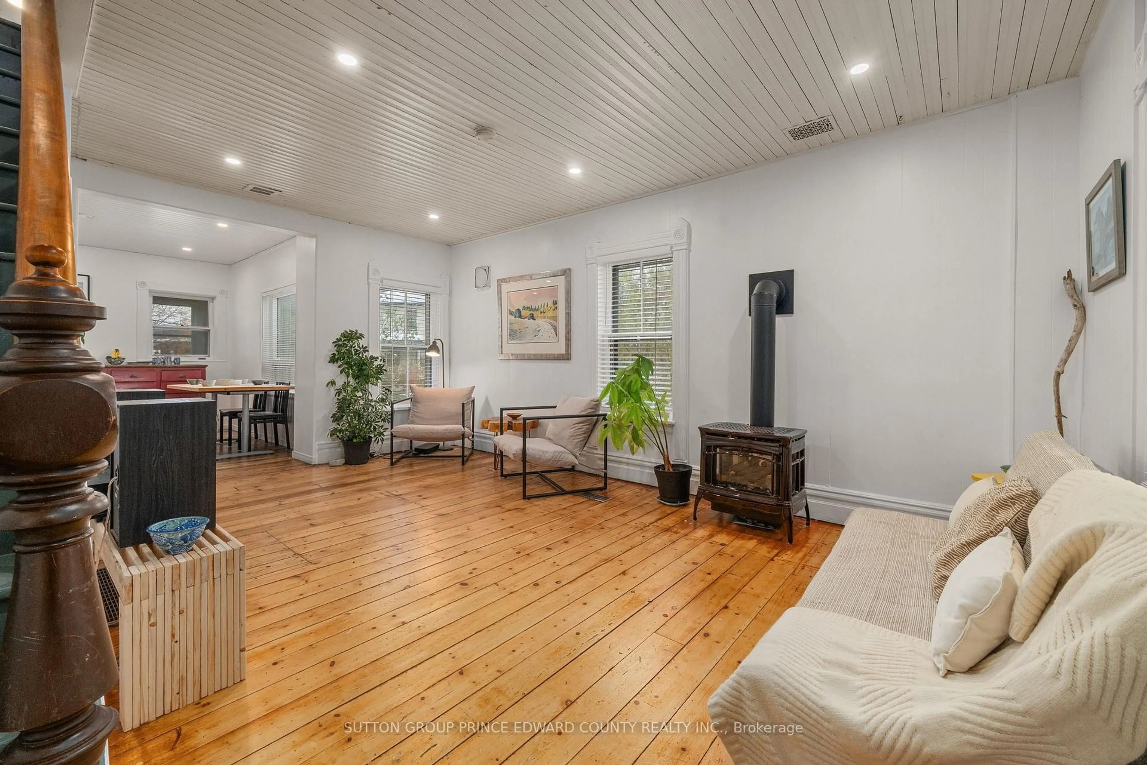 Unknown for 2 Queen St, Prince Edward County Ontario K0K 2T0