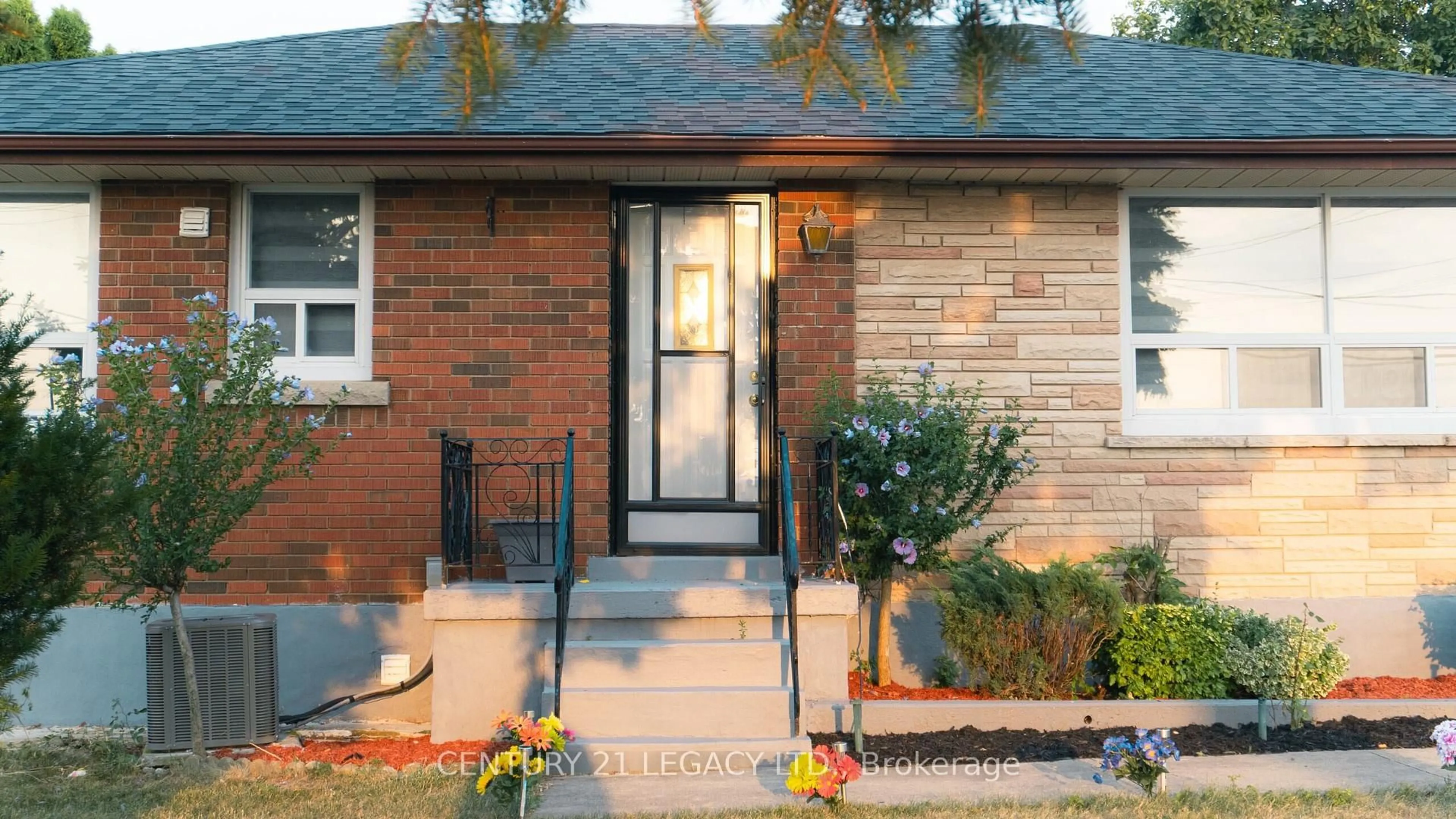 Home with brick exterior material, street for 348 Millen Rd, Hamilton Ontario L8E 2H2