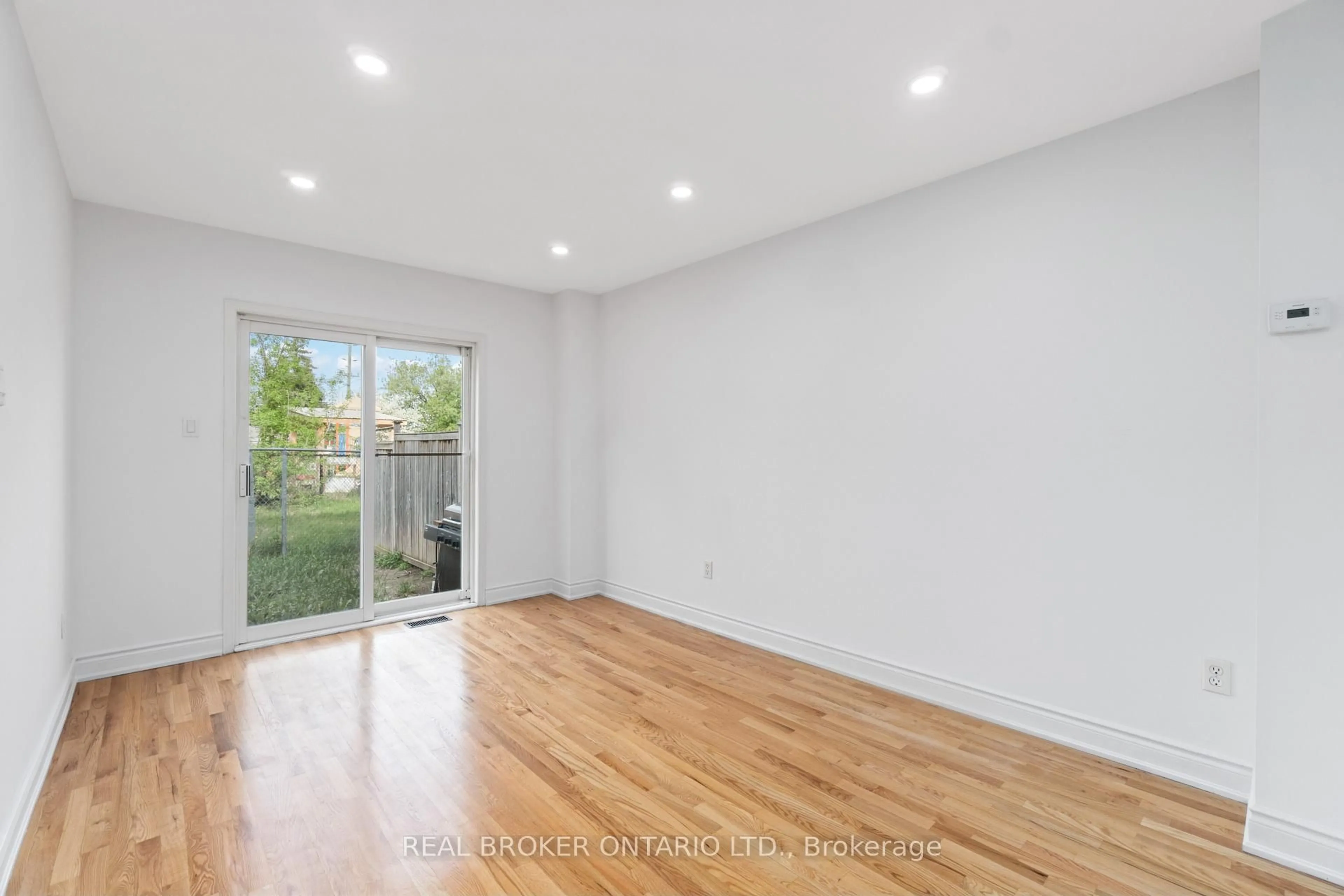 A pic of a room for 3 A Southpark Dr, Ottawa Ontario K1B 3B8