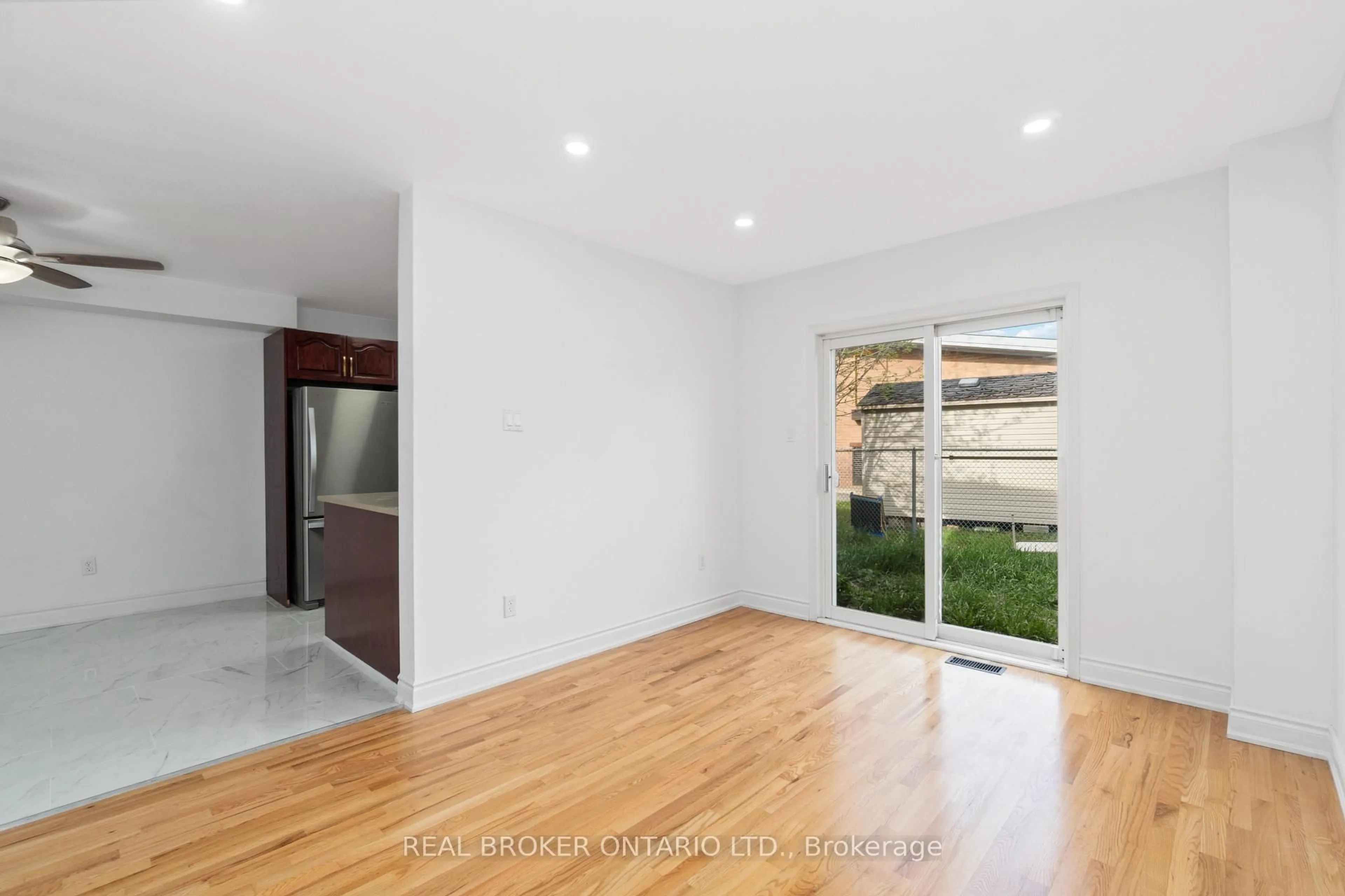 Unknown for 3 A Southpark Dr, Ottawa Ontario K1B 3B8