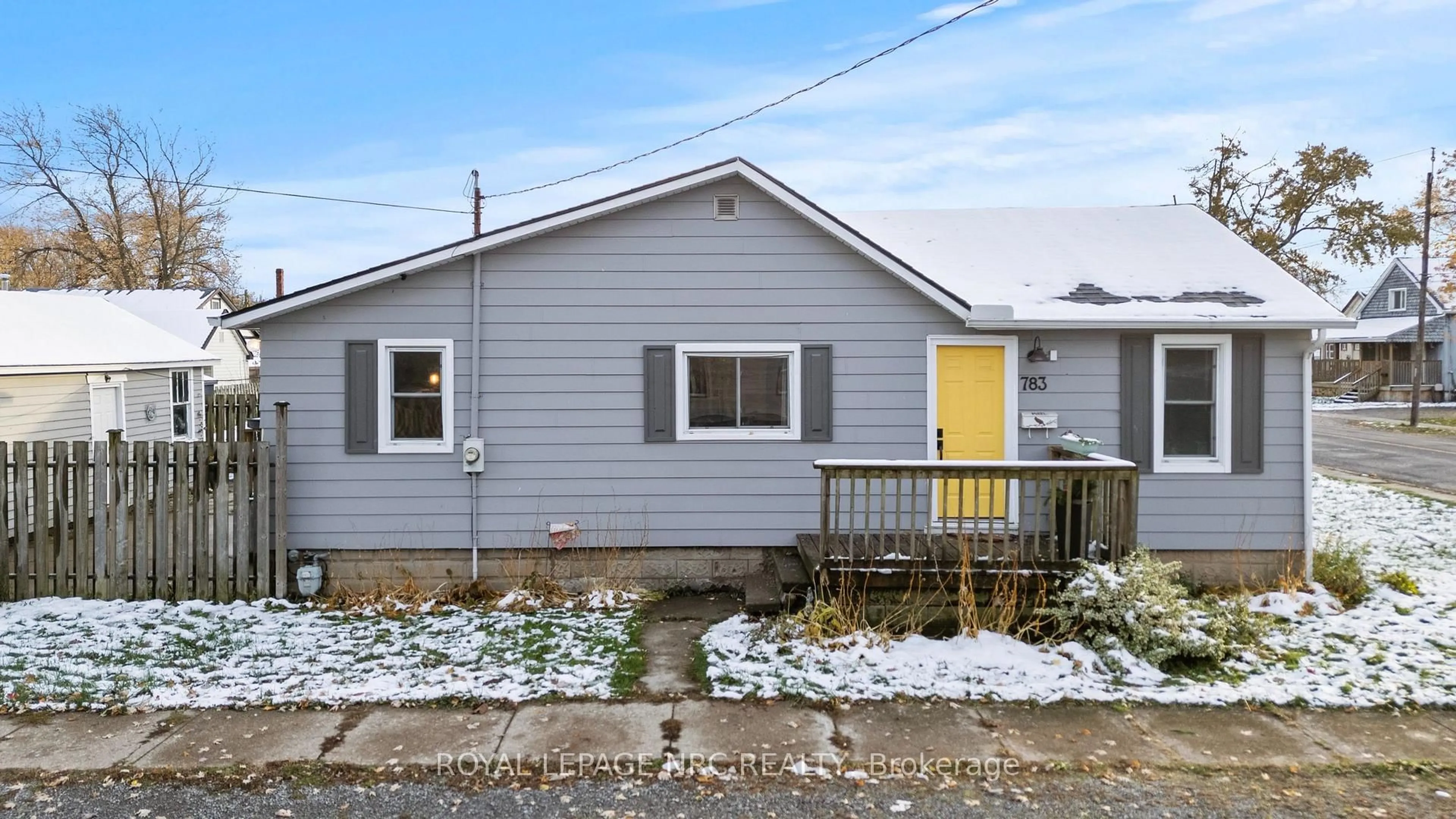 Home with vinyl exterior material, street for 783 Steele St, Port Colborne Ontario L3K 4Z4