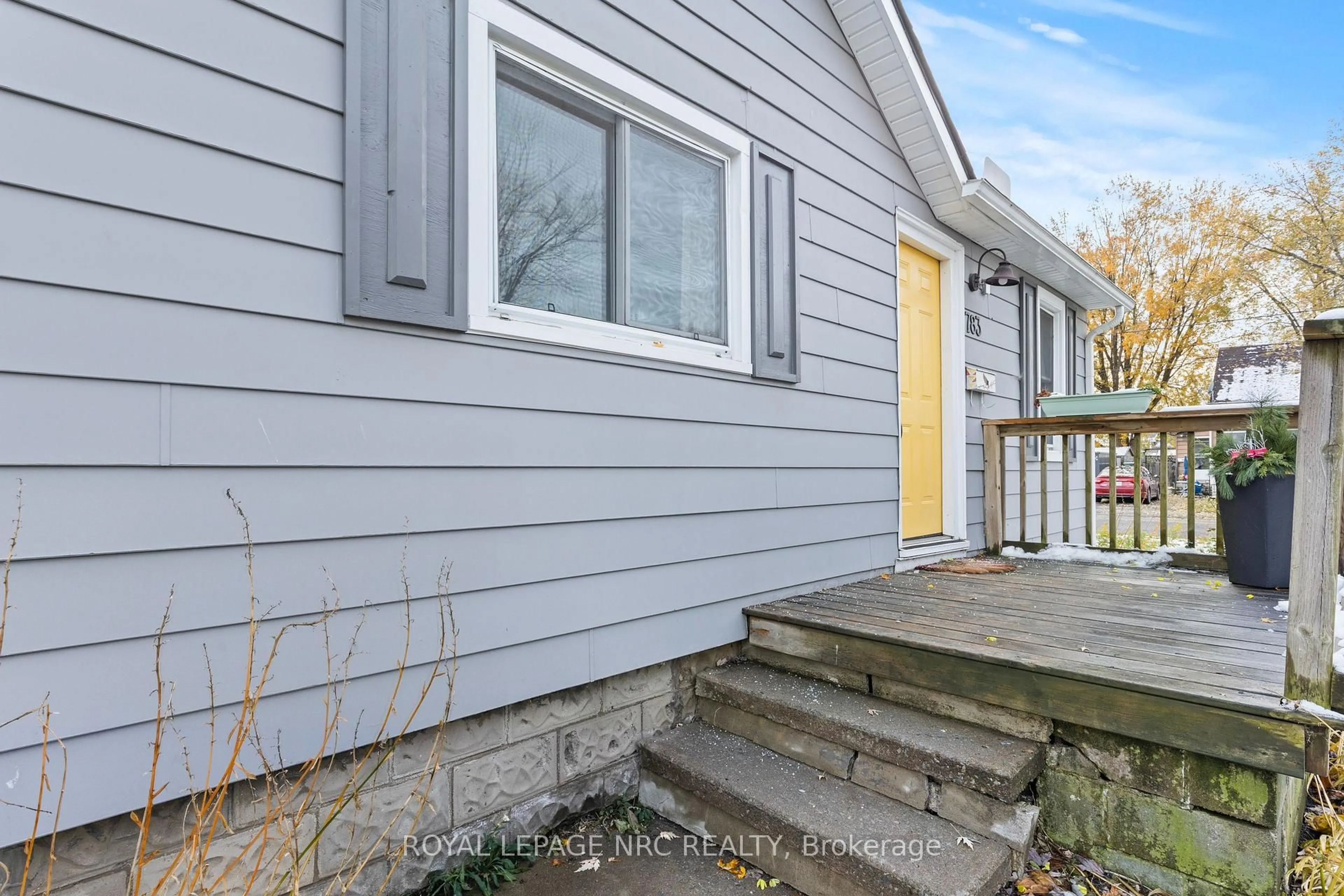 Home with vinyl exterior material, street for 783 Steele St, Port Colborne Ontario L3K 4Z4