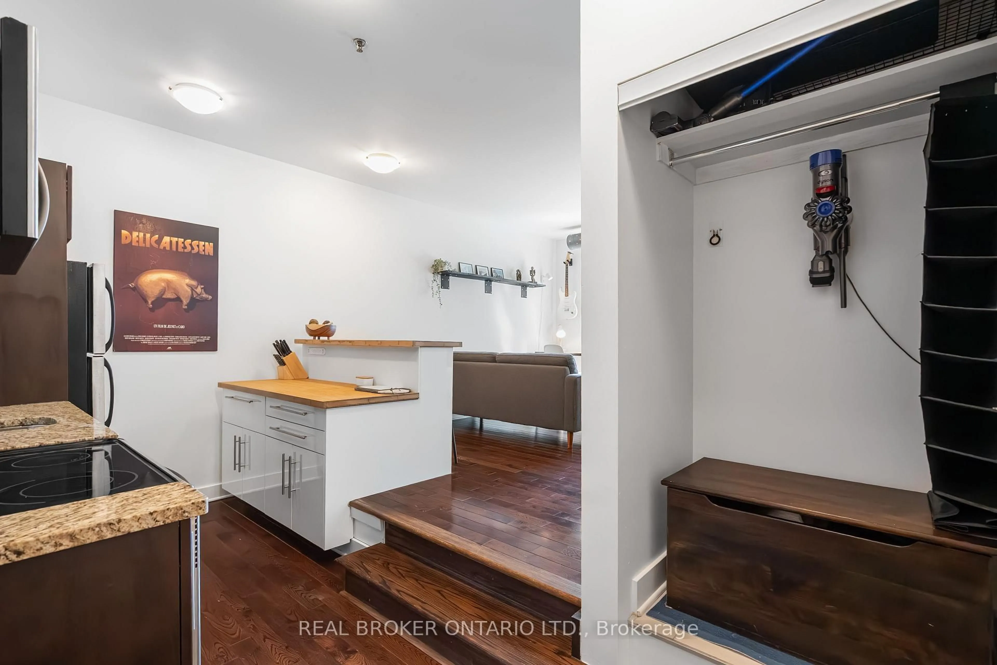 Unknown for 360 Cumberland St #102, Ottawa Ontario K1N 0B1