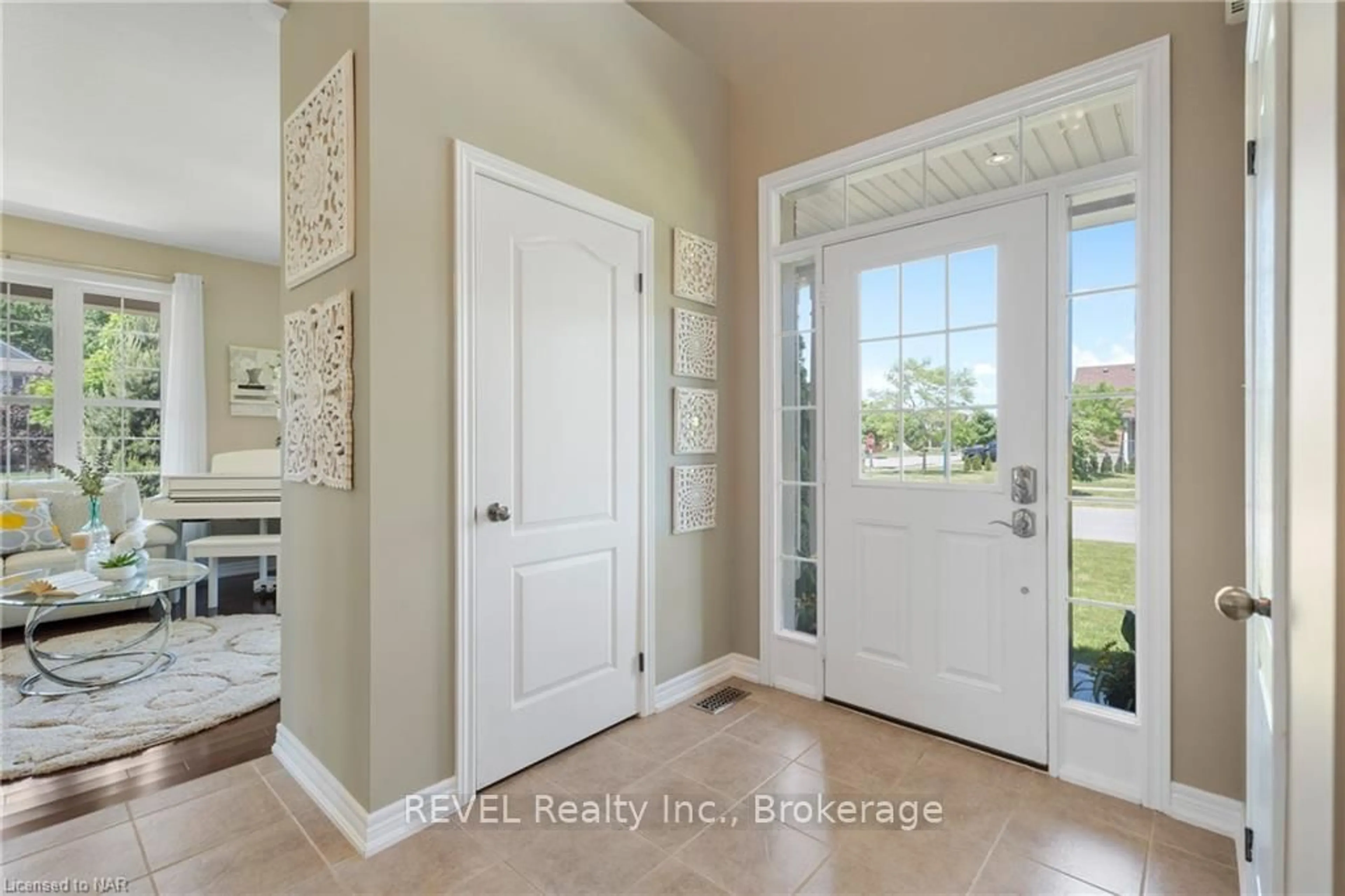 Indoor entryway for 6500 ST. MICHAEL Ave, Niagara Falls Ontario L2H 0C5