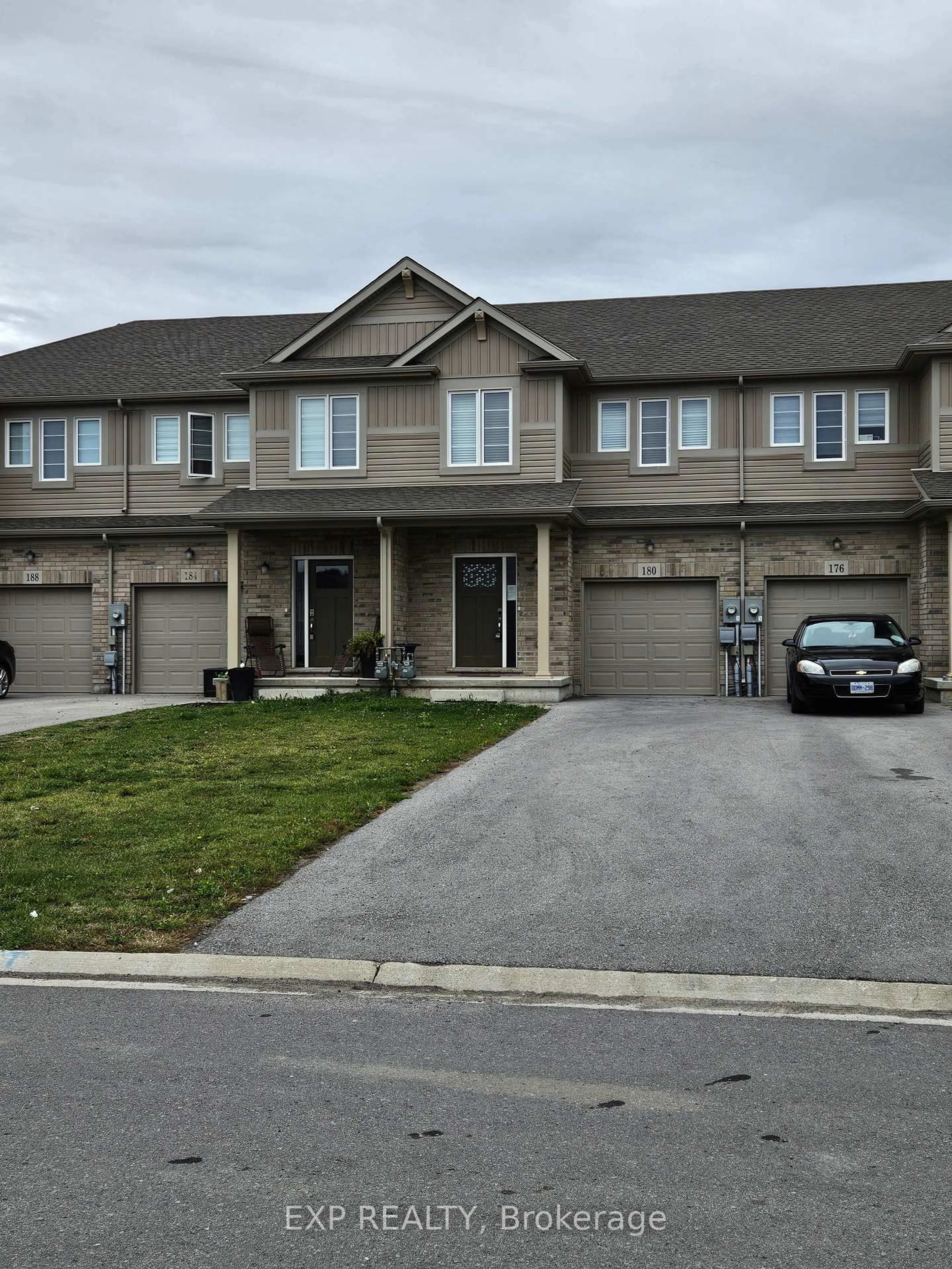 A pic from outside/outdoor area/front of a property/back of a property/a pic from drone, street for 180 SUNFLOWER Pl, Welland Ontario L3C 0H9