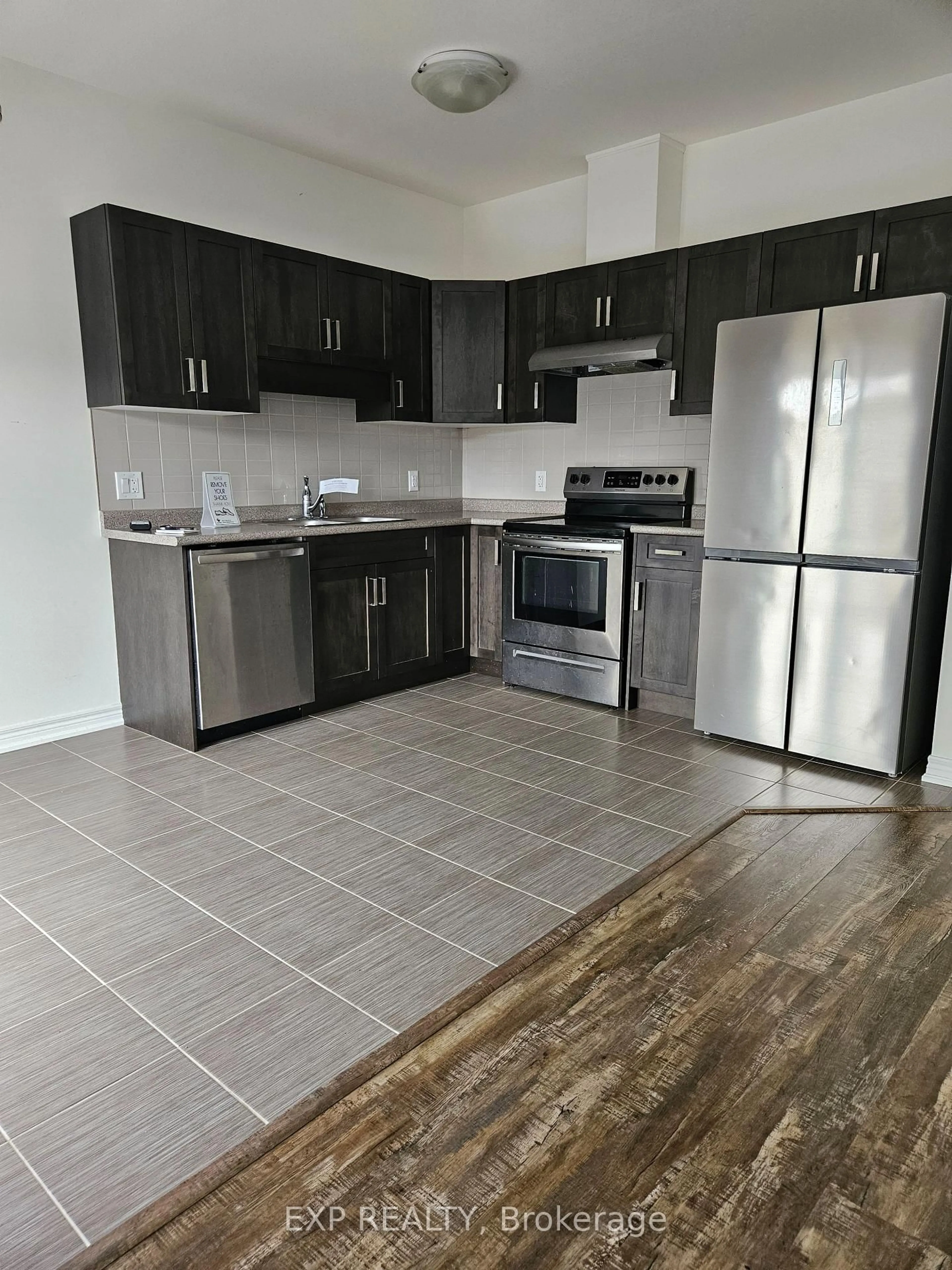 Standard kitchen, unknown for 180 SUNFLOWER Pl, Welland Ontario L3C 0H9