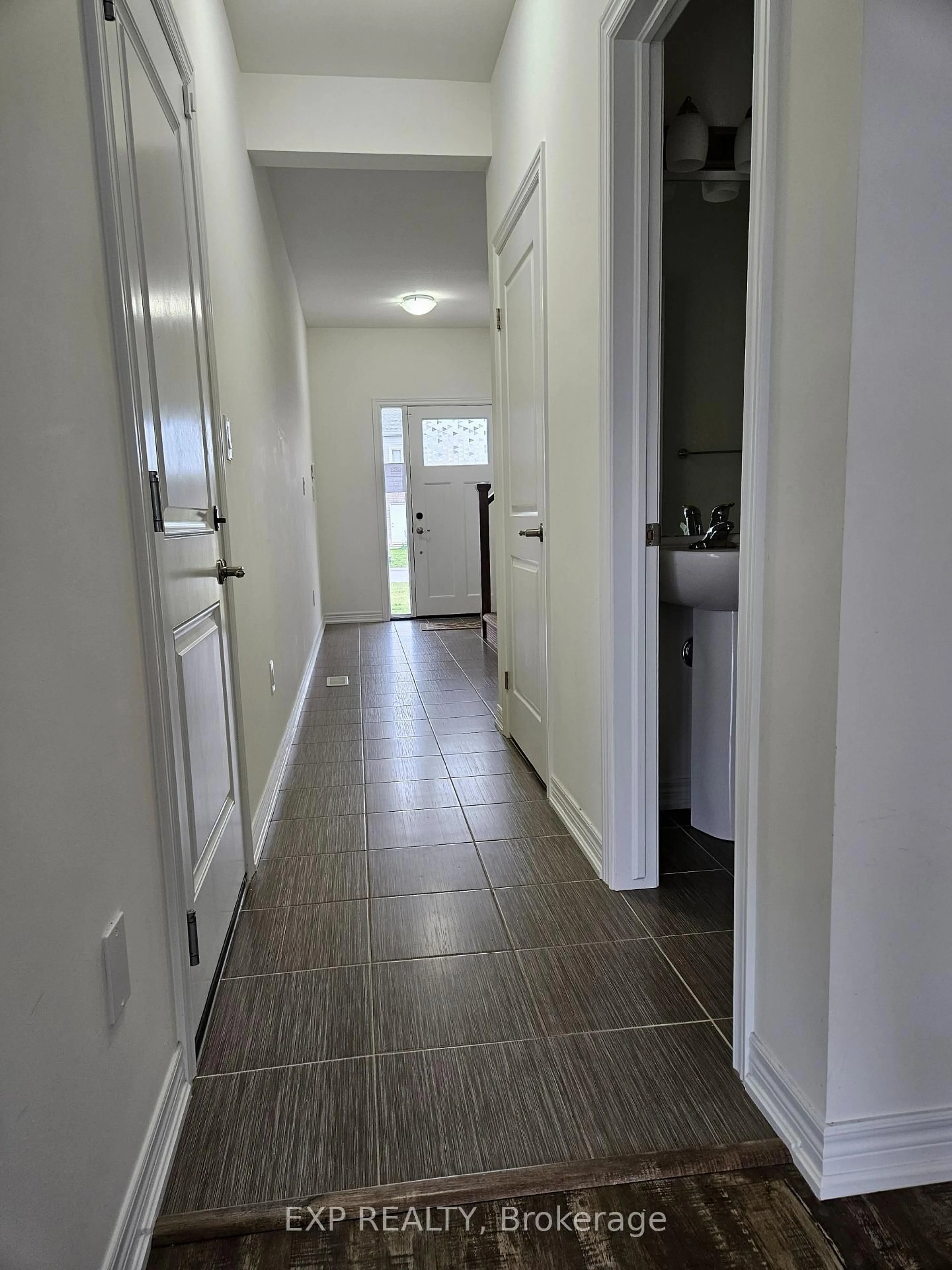 Indoor entryway for 180 SUNFLOWER Pl, Welland Ontario L3C 0H9