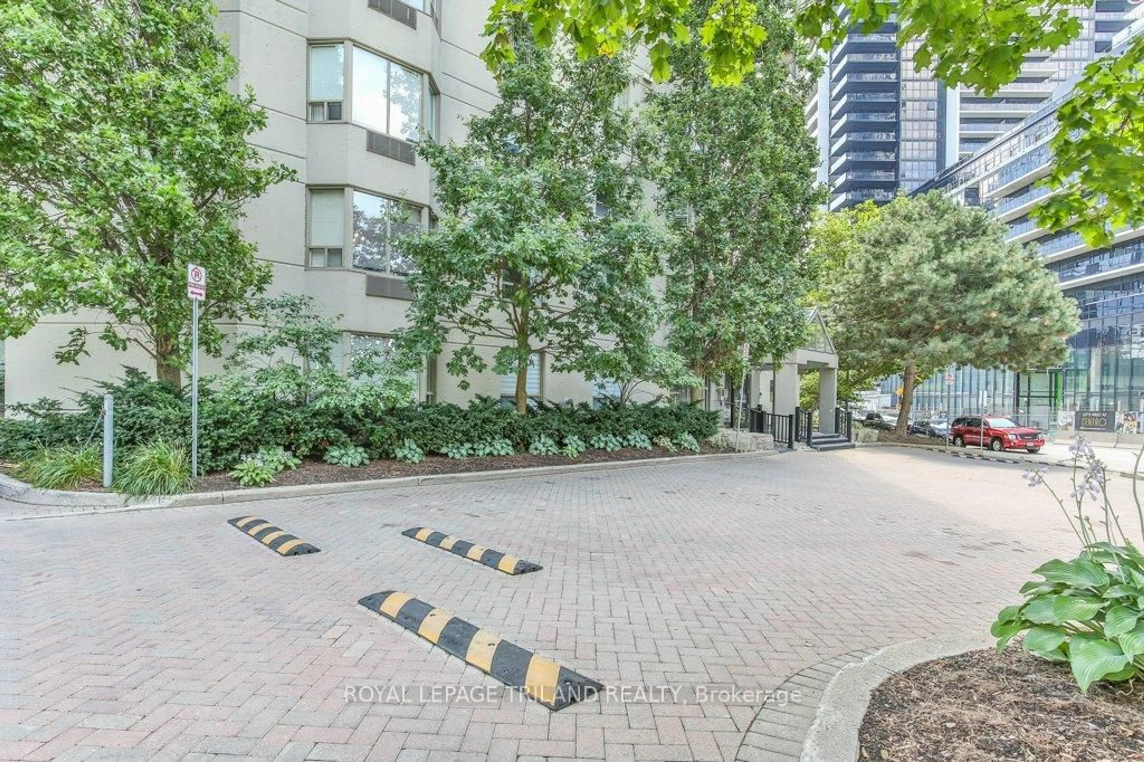 Patio, street for 500 TALBOT St #505, London East Ontario N6A 5P3