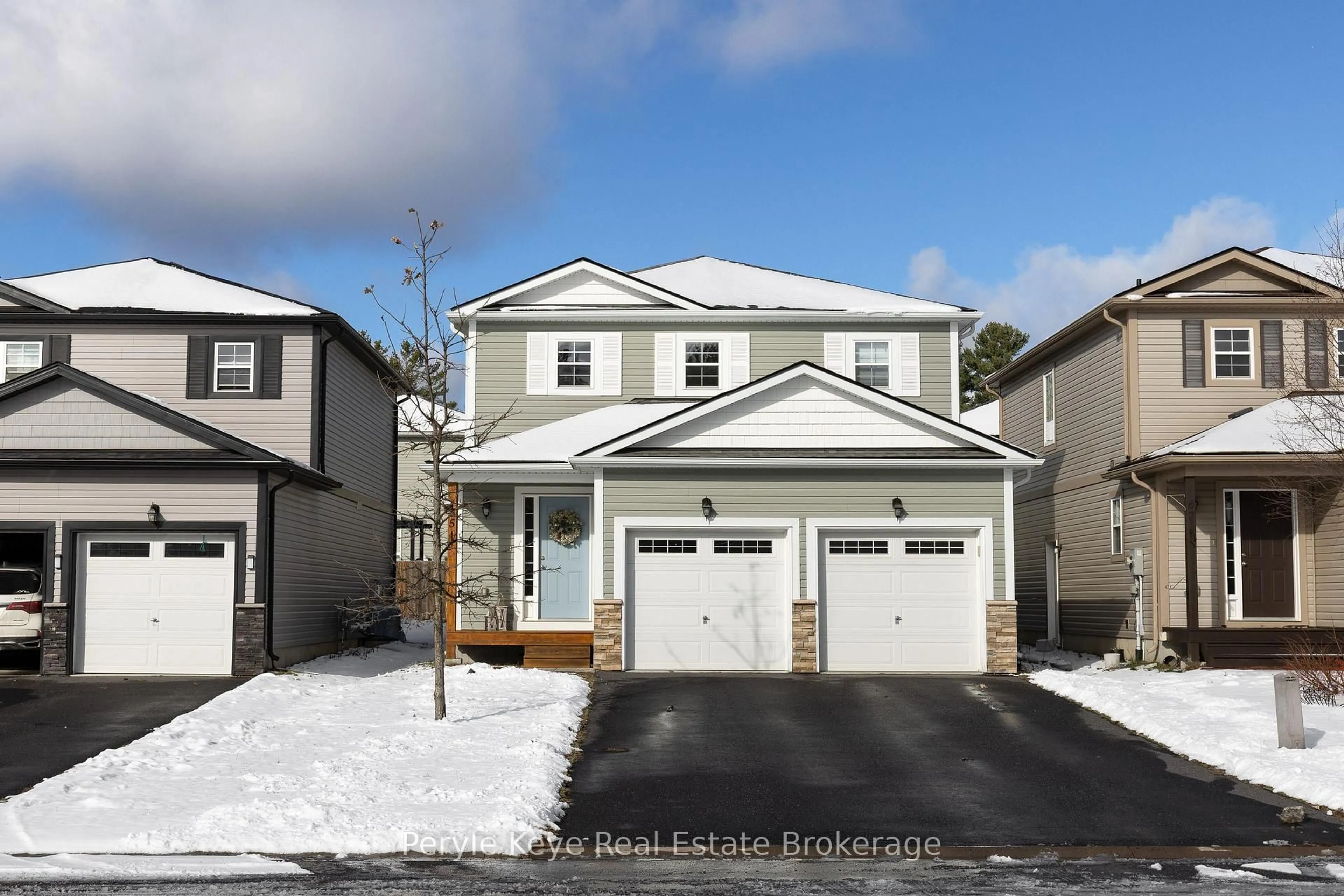 Home with vinyl exterior material, street for 65 Fieldstream Chse, Bracebridge Ontario P1L 0A7