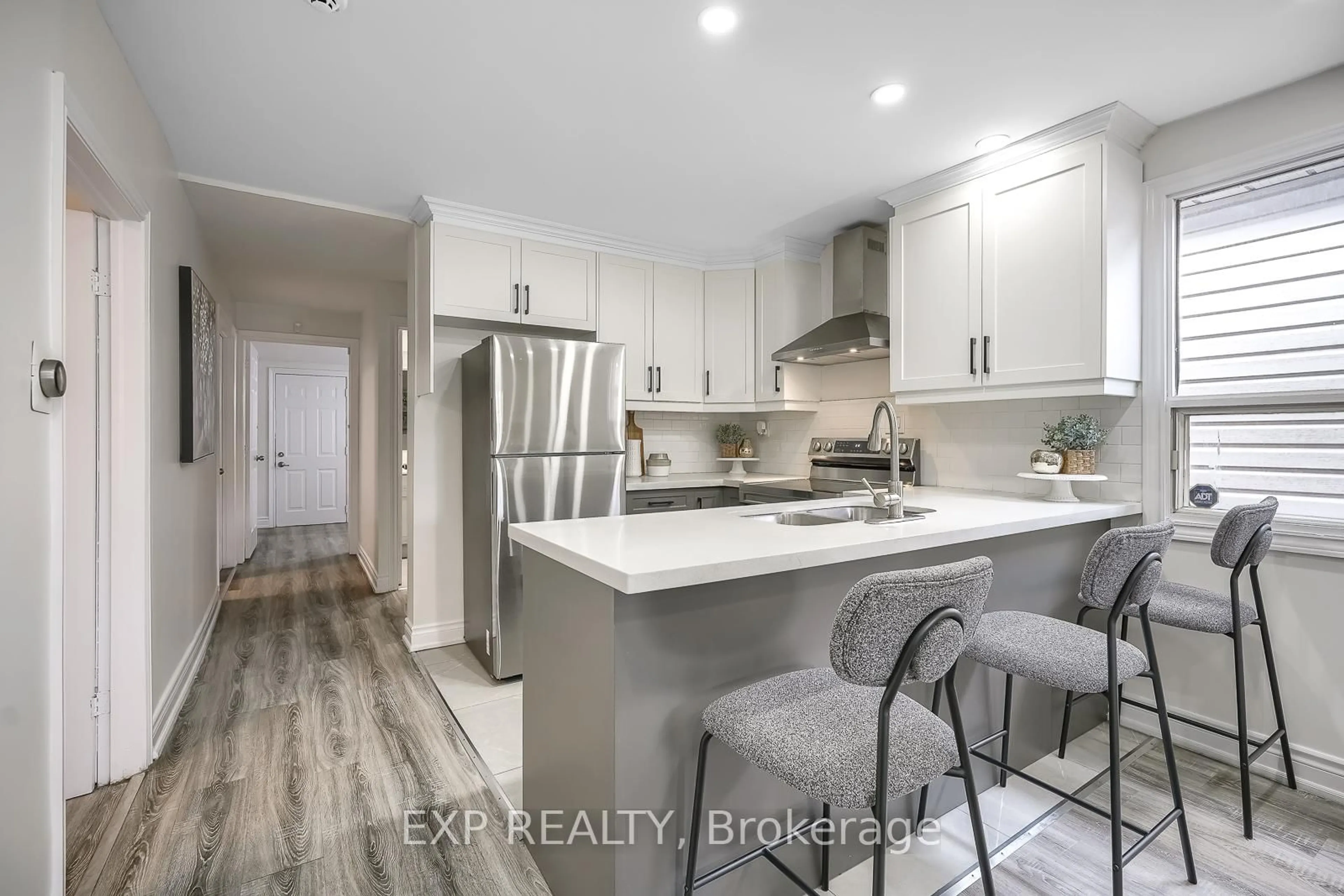 Open concept kitchen, ceramic/tile floor for 230 McAnulty Blvd, Hamilton Ontario L8H 3J1