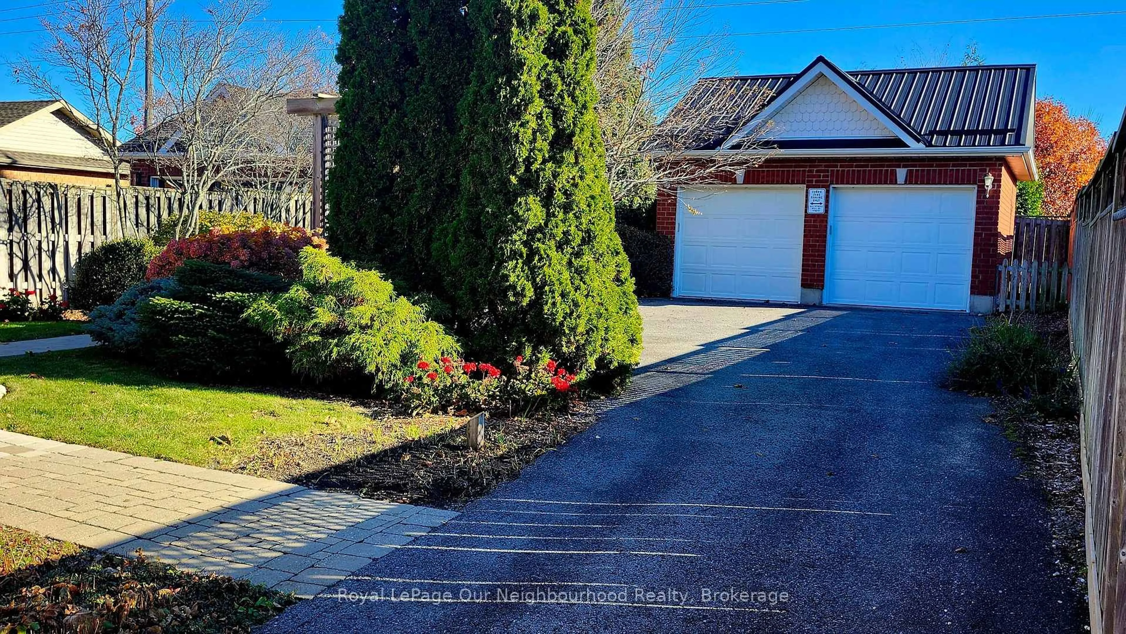 A pic from outside/outdoor area/front of a property/back of a property/a pic from drone, street for 764 Prince Of Wales Dr, Cobourg Ontario K0A 5X8