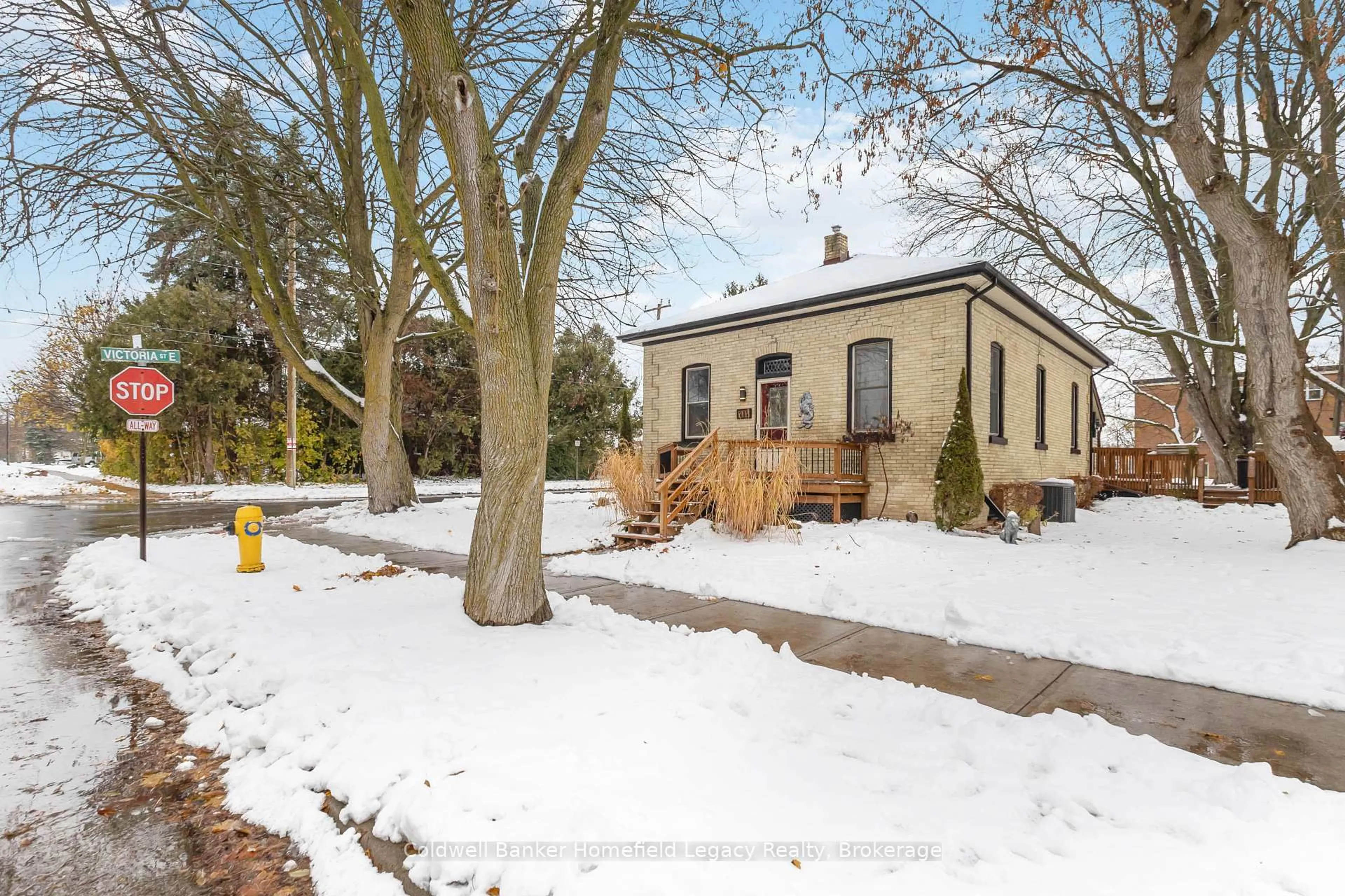 Patio, street for 212 Andrew St, South Huron Ontario N0M 1S1