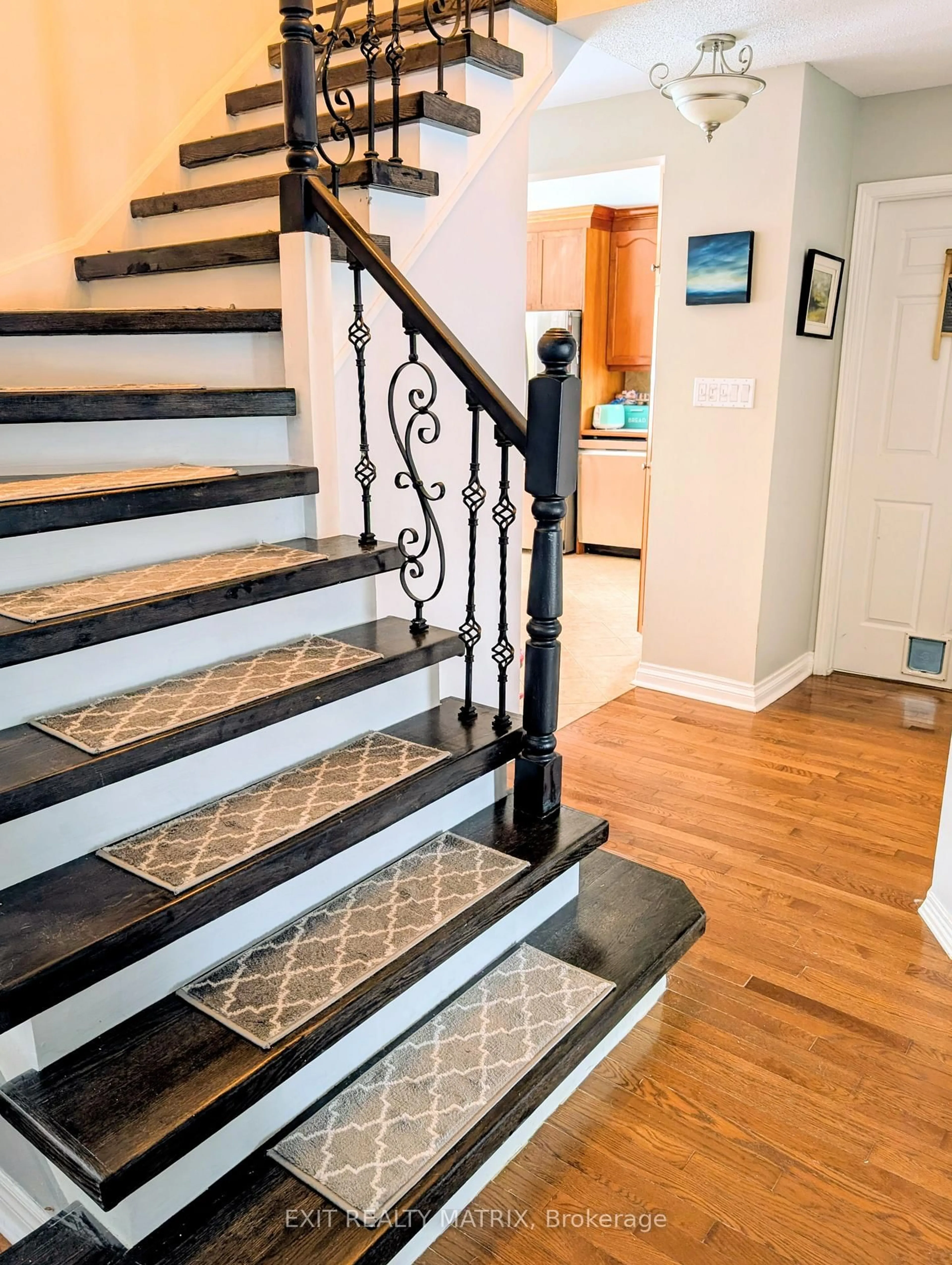 Stairs for 19 Mclennan Way, Kanata Ontario K2L 2N1