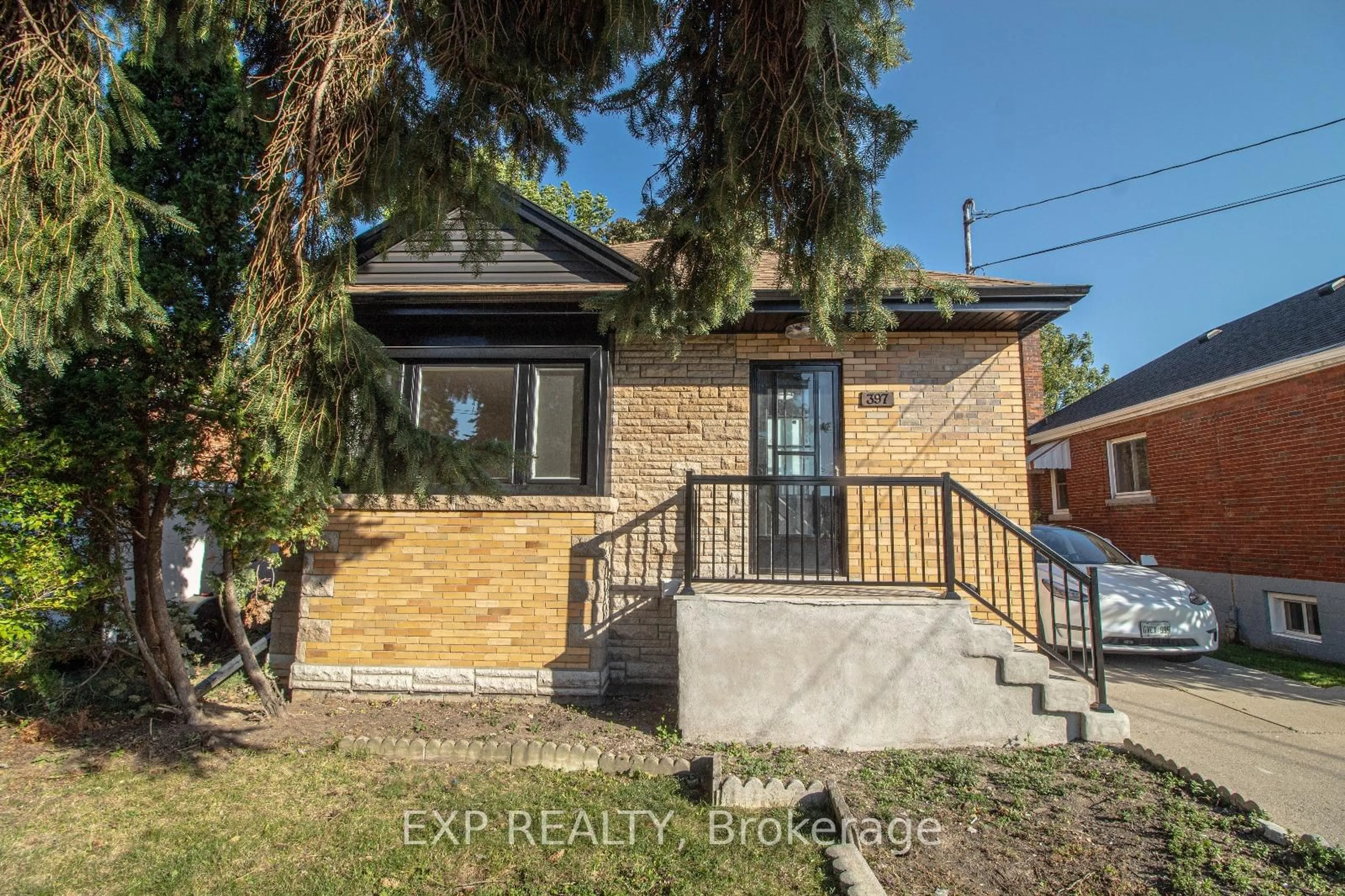 Home with brick exterior material, street for 397 East 28th St, Hamilton Ontario L8V 3J9