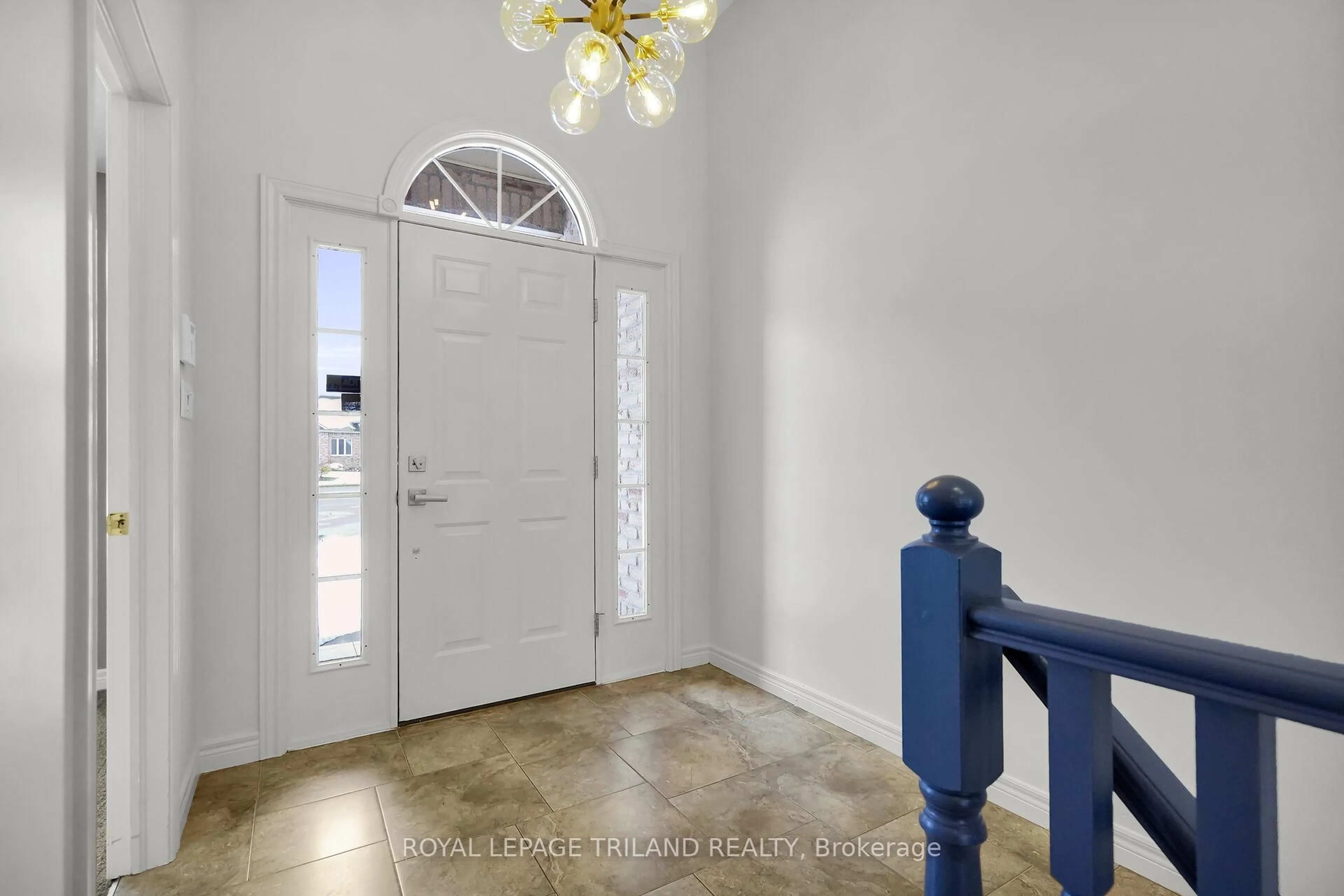 Indoor entryway for 36 Thorman Terr, St. Thomas Ontario N5P 4H9