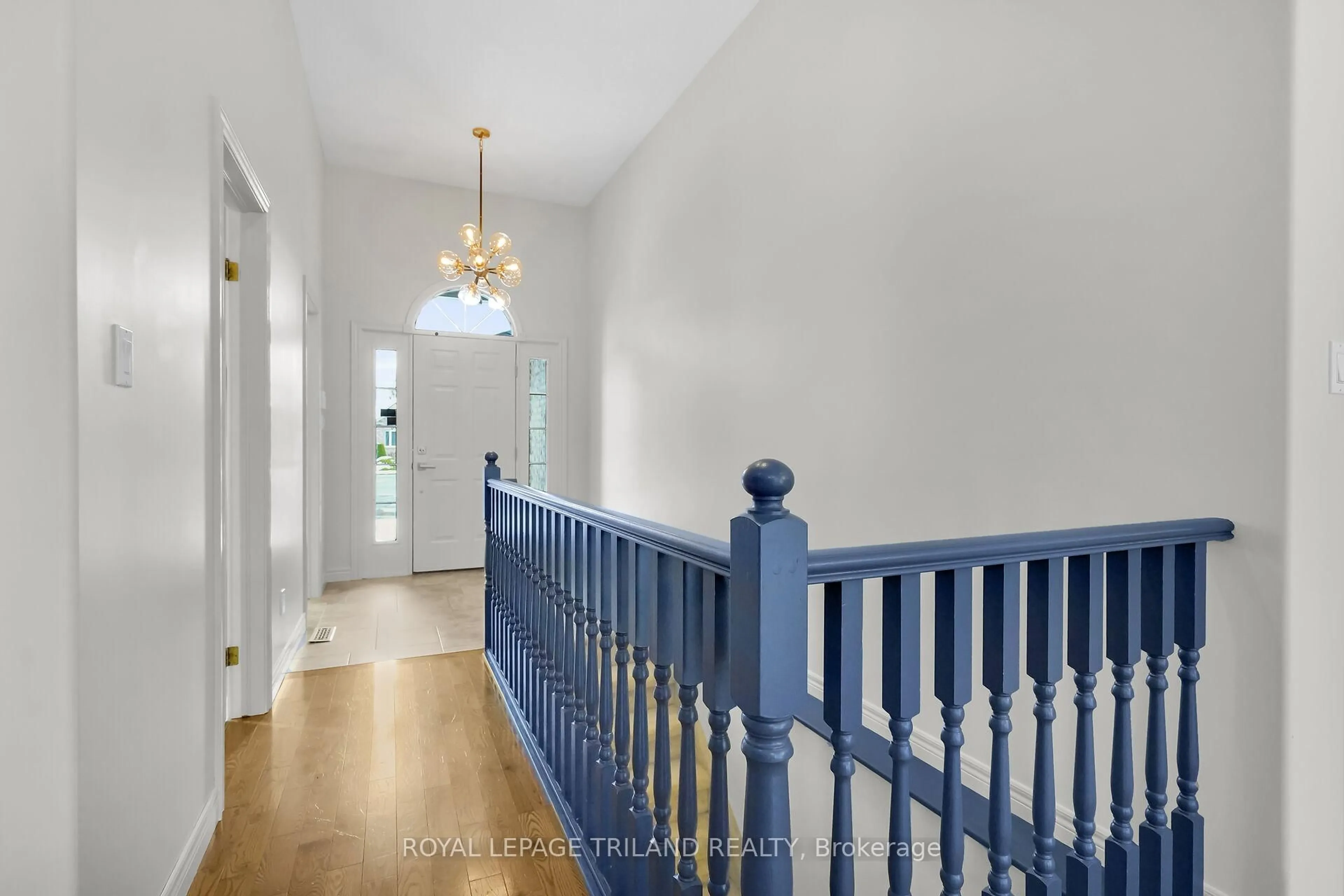 Indoor foyer for 36 Thorman Terr, St. Thomas Ontario N5P 4H9