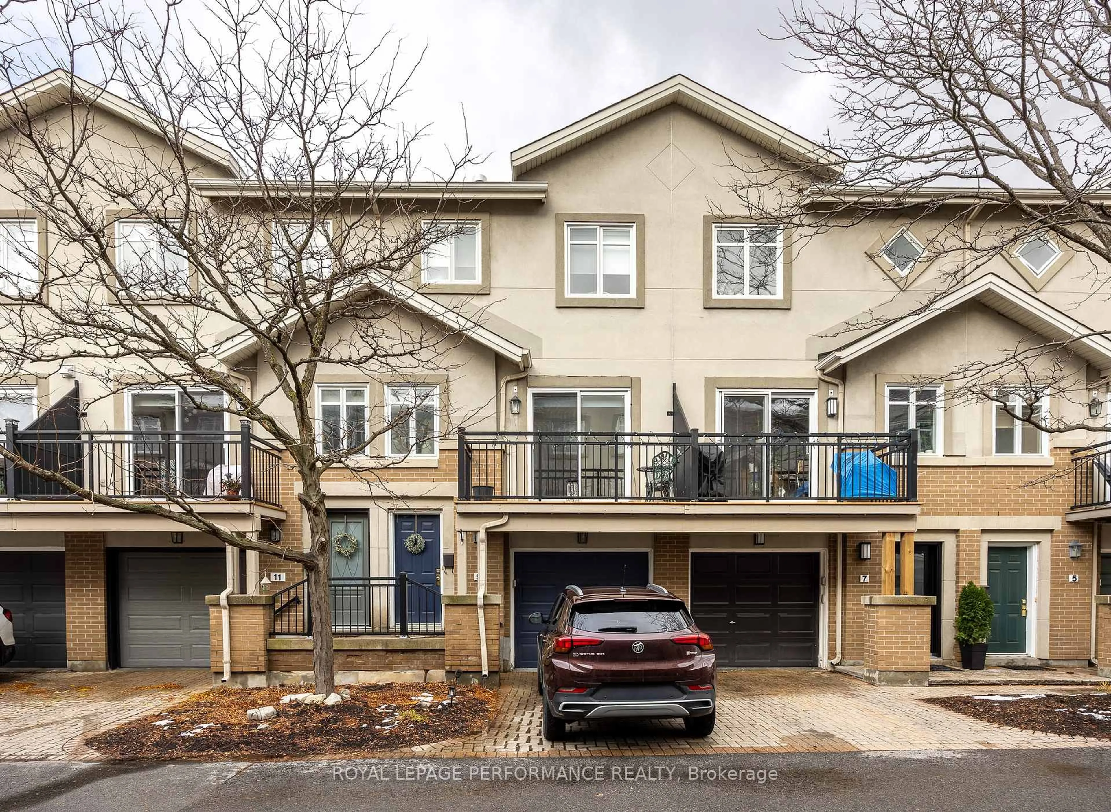 A pic from outside/outdoor area/front of a property/back of a property/a pic from drone, street for 9 Panorama Private, Ottawa Ontario K1Y 4X1