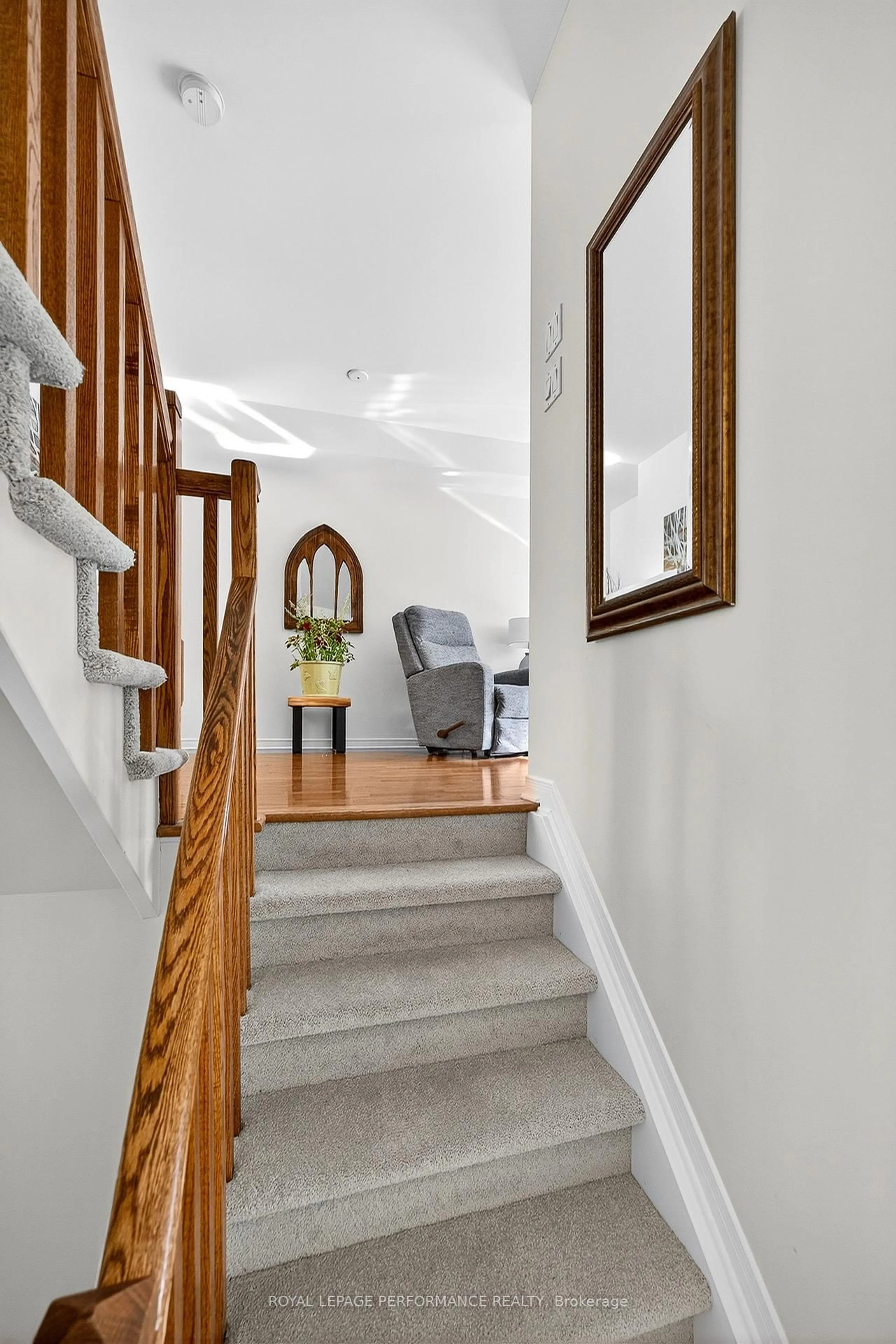 Unknown for 9 Panorama Private, Ottawa Ontario K1Y 4X1