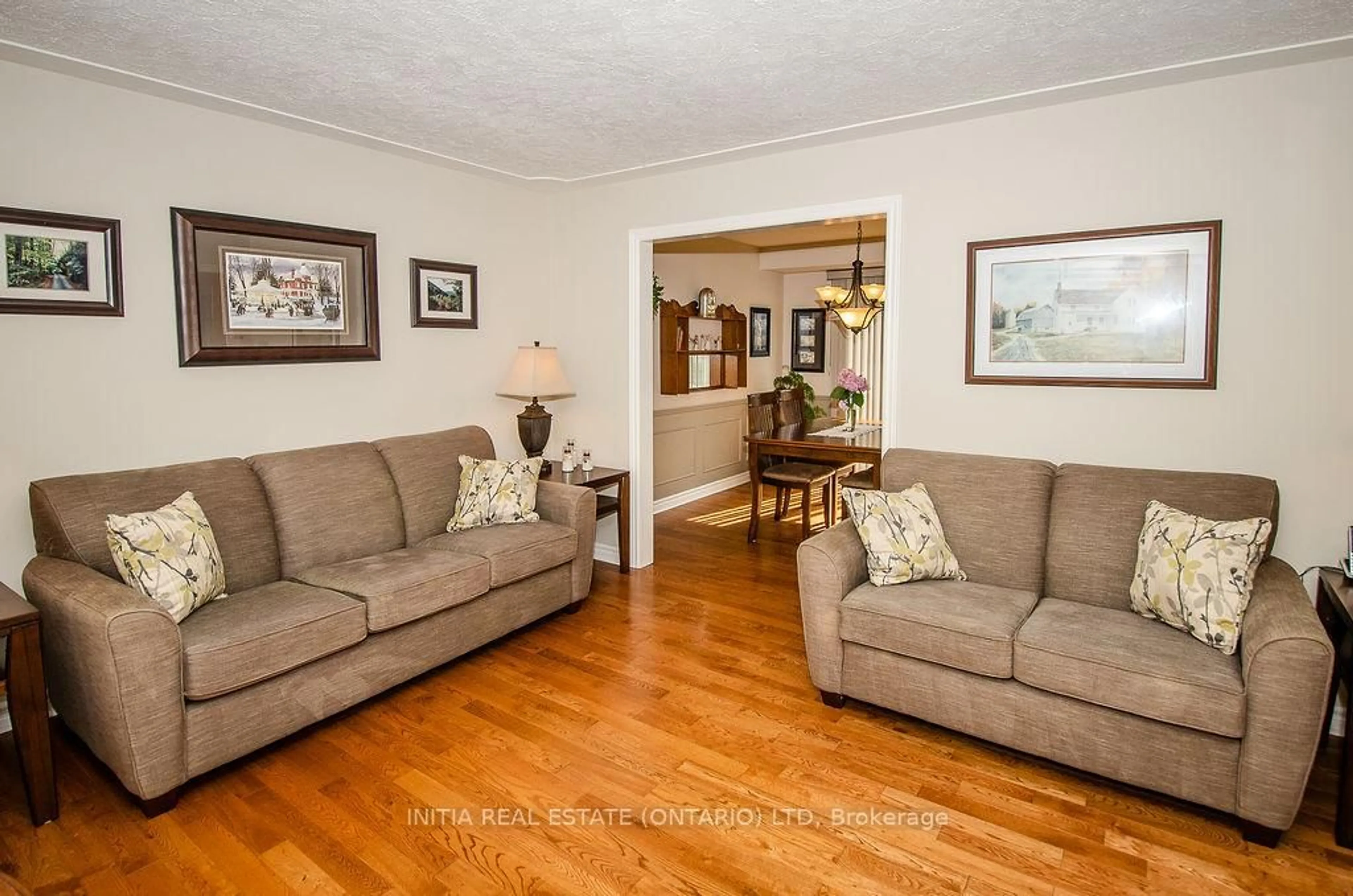 Living room with furniture, wood/laminate floor for 15 Balcarres Rd, London North Ontario N5X 2H5
