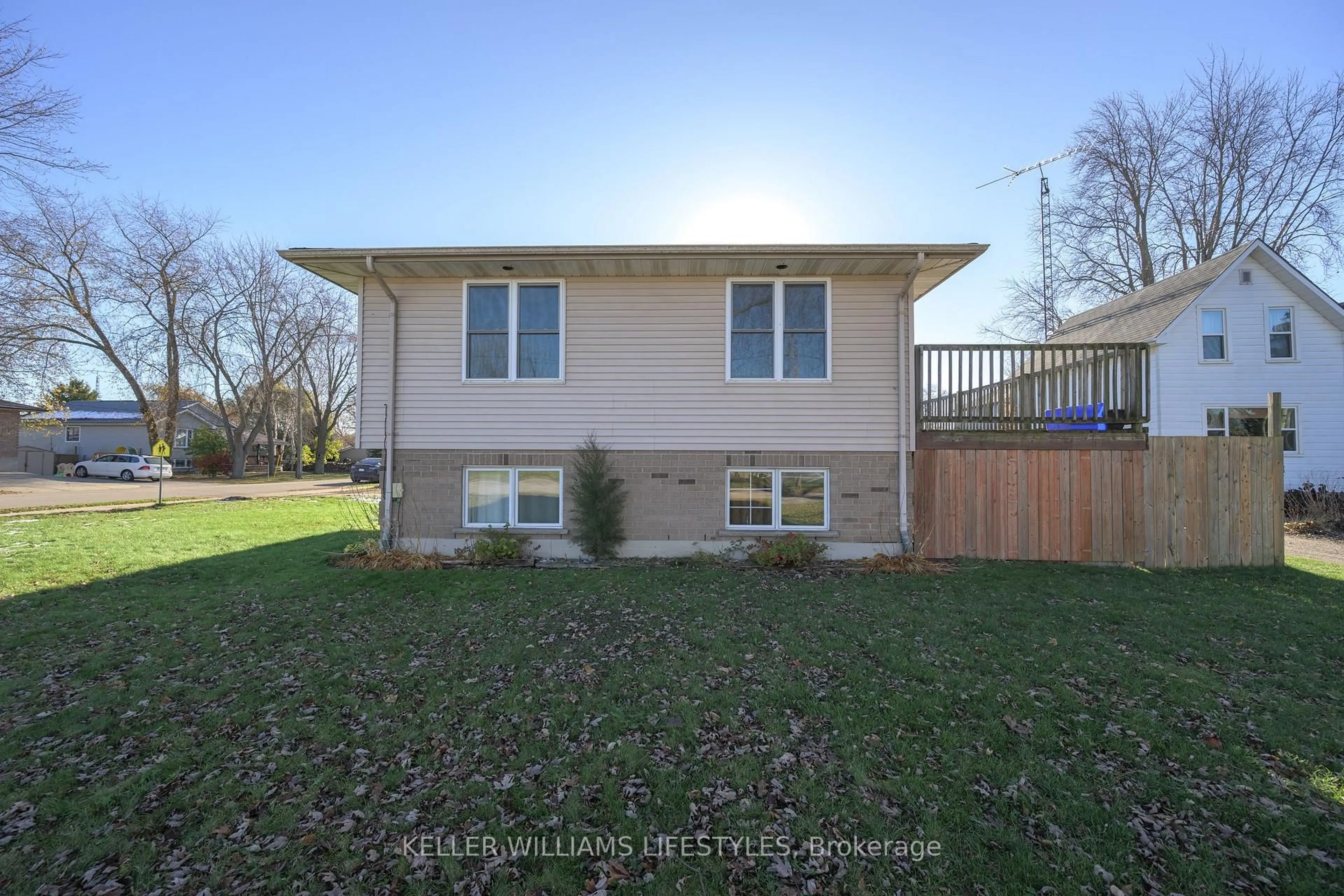 Home with vinyl exterior material, unknown for 118 Main St, West Elgin Ontario N0L 2P0