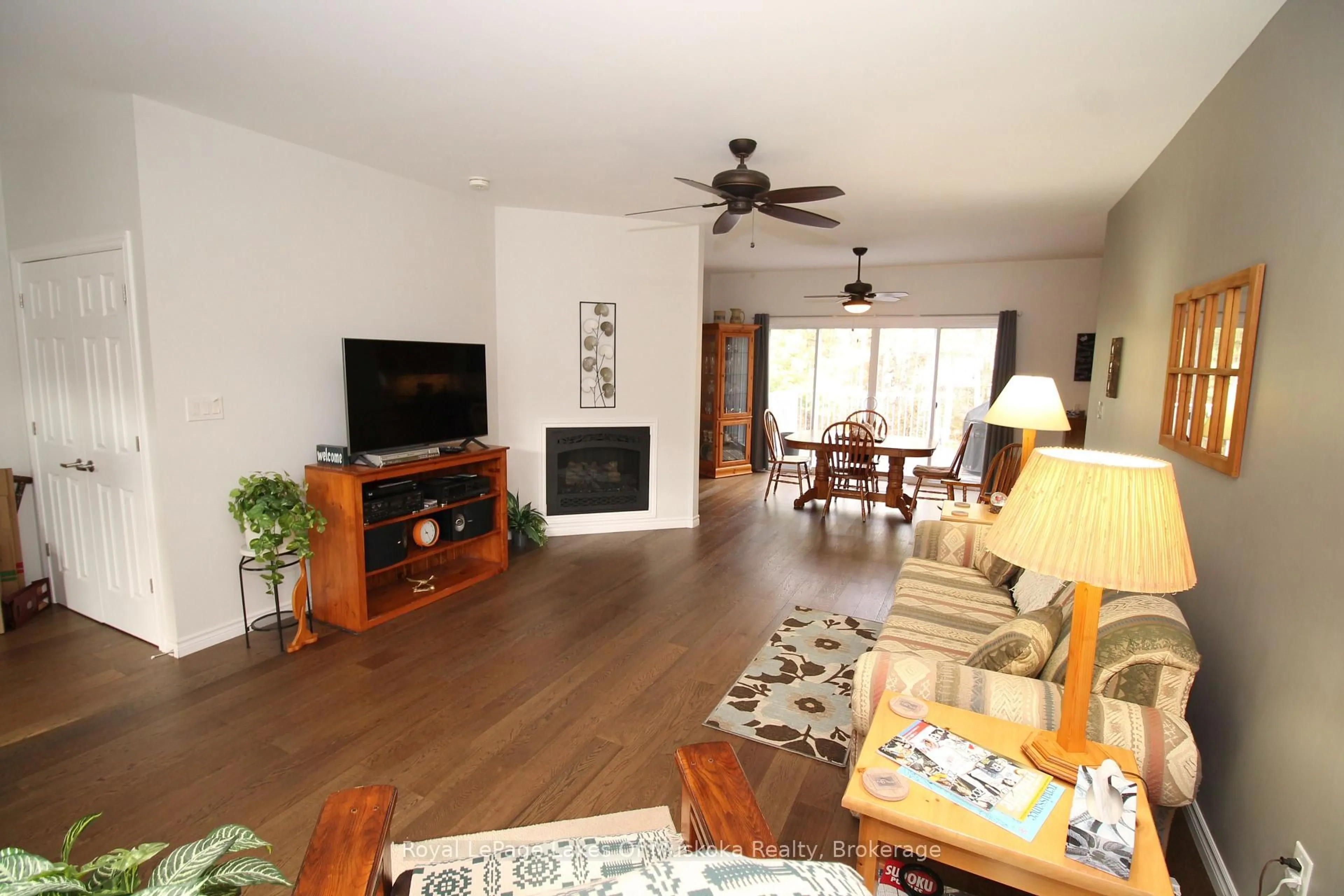 Living room with furniture, unknown for 142 Pineridge Gate, Gravenhurst Ontario P1P 1Z1