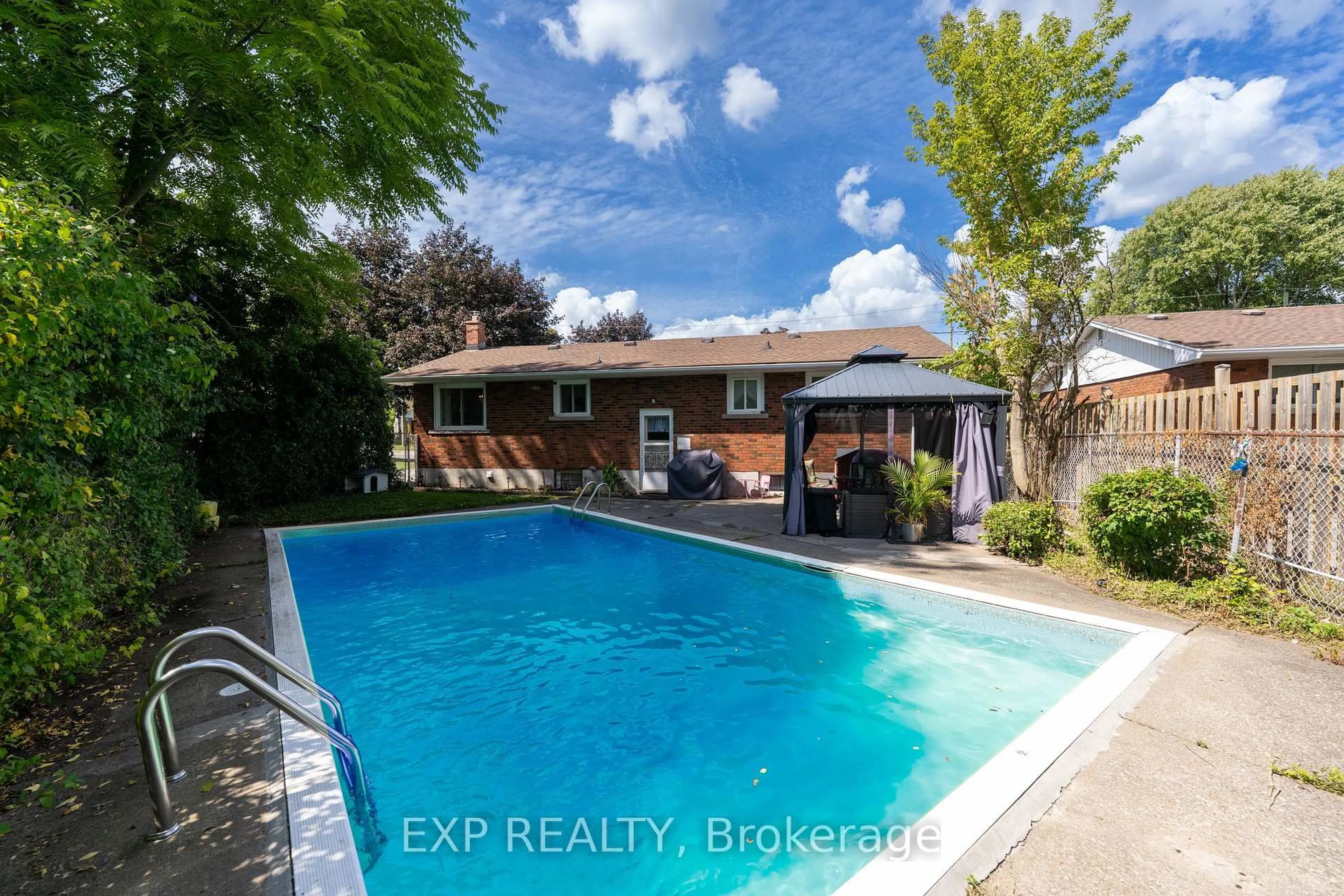 Pool for 2896 Portage Rd, Niagara Falls Ontario L2J 2J5