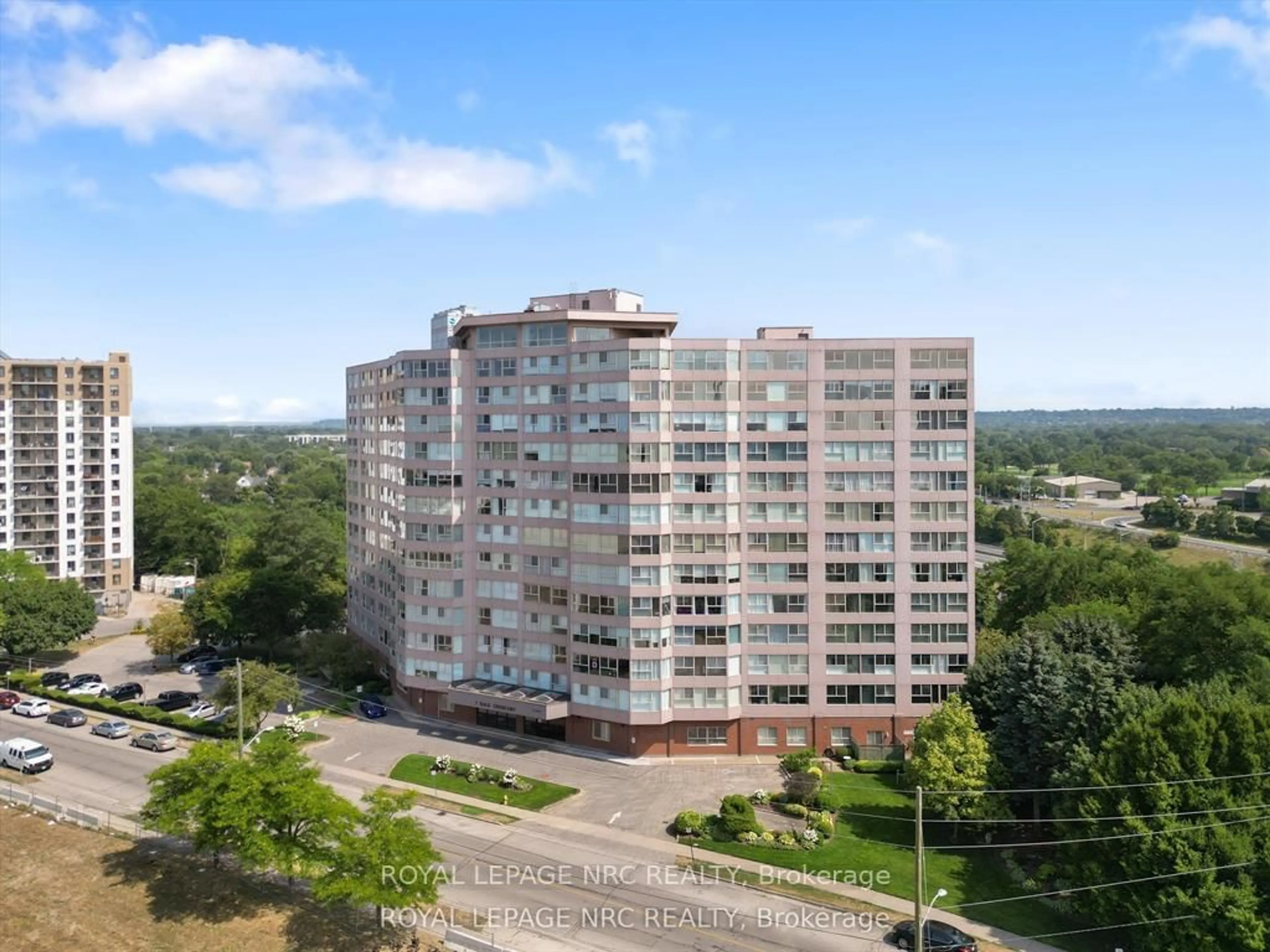A pic from outside/outdoor area/front of a property/back of a property/a pic from drone, city buildings view from balcony for 7 Gale Cres #1109, St. Catharines Ontario L2R 7M8