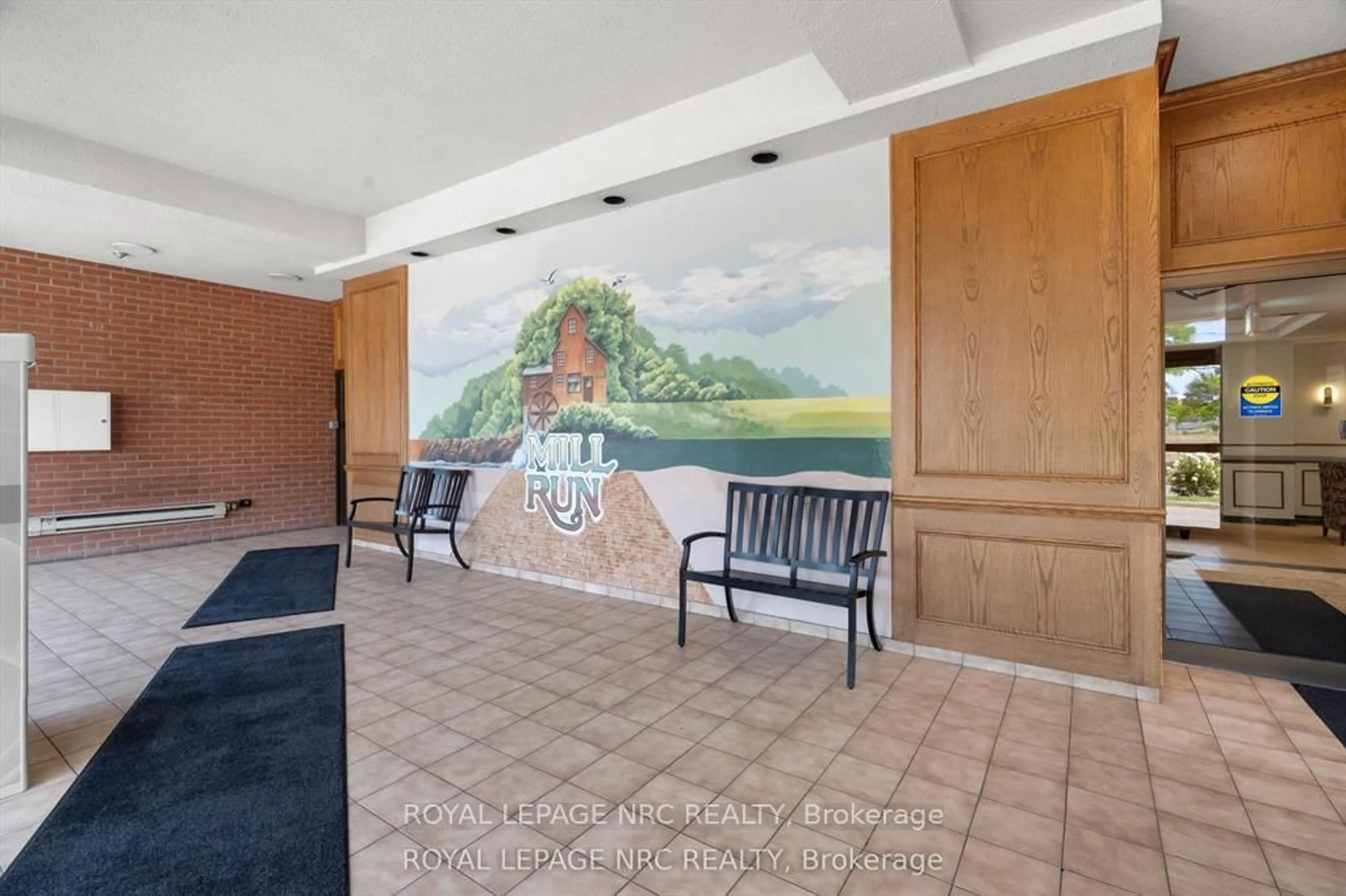 Indoor foyer for 7 Gale Cres #1109, St. Catharines Ontario L2R 7M8