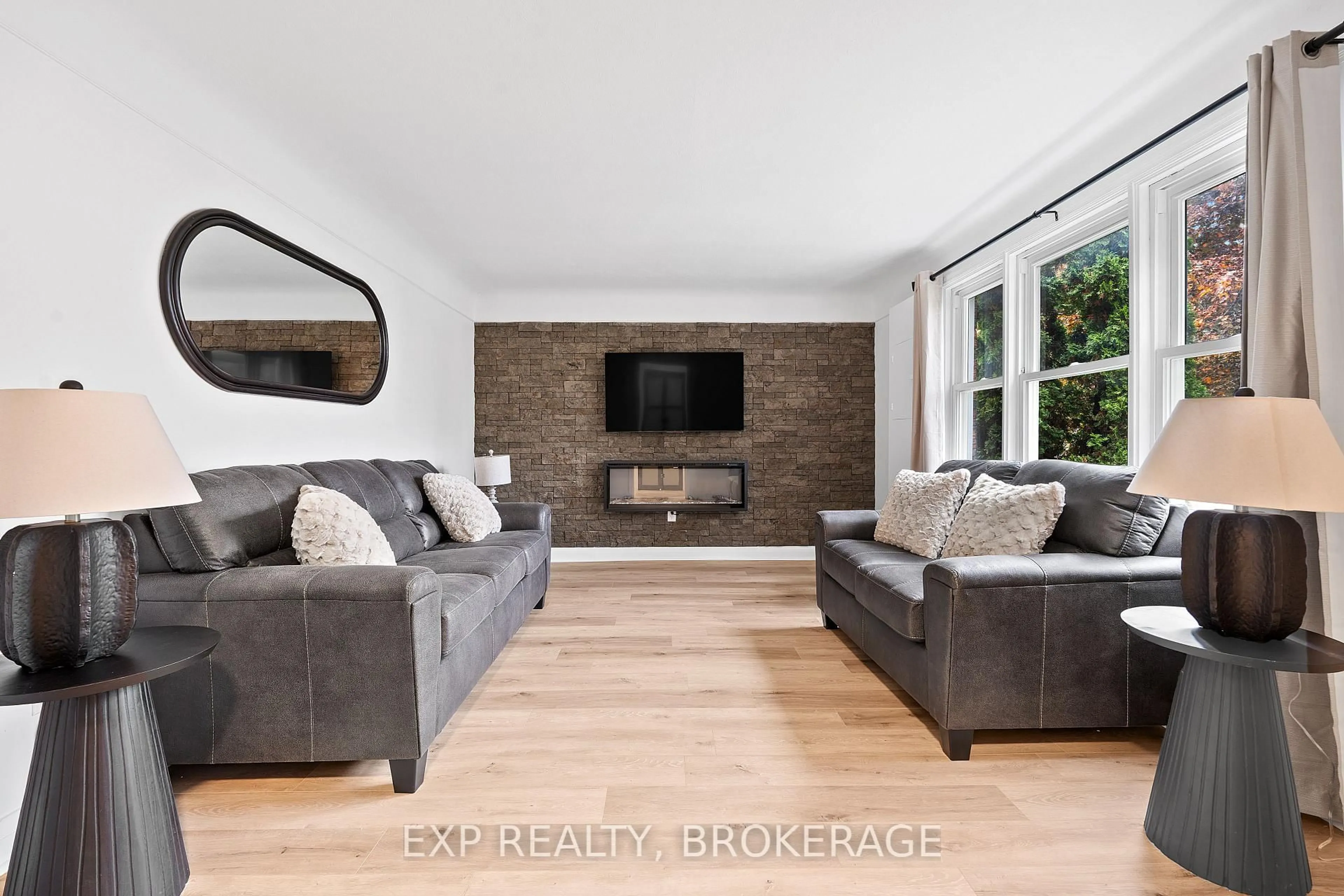 Living room with furniture, unknown for 493 COLLEGE St, Kingston Ontario K7L 4M8