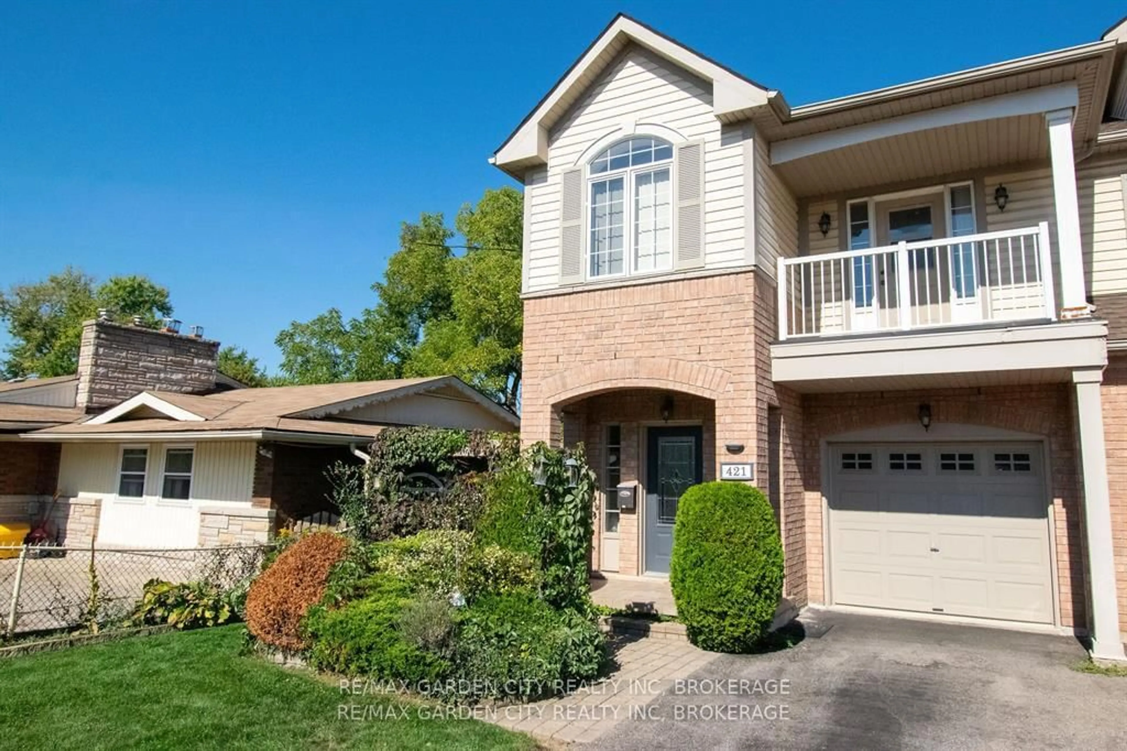 Home with brick exterior material, street for 421 Queenston St, St. Catharines Ontario L2P 2Y3