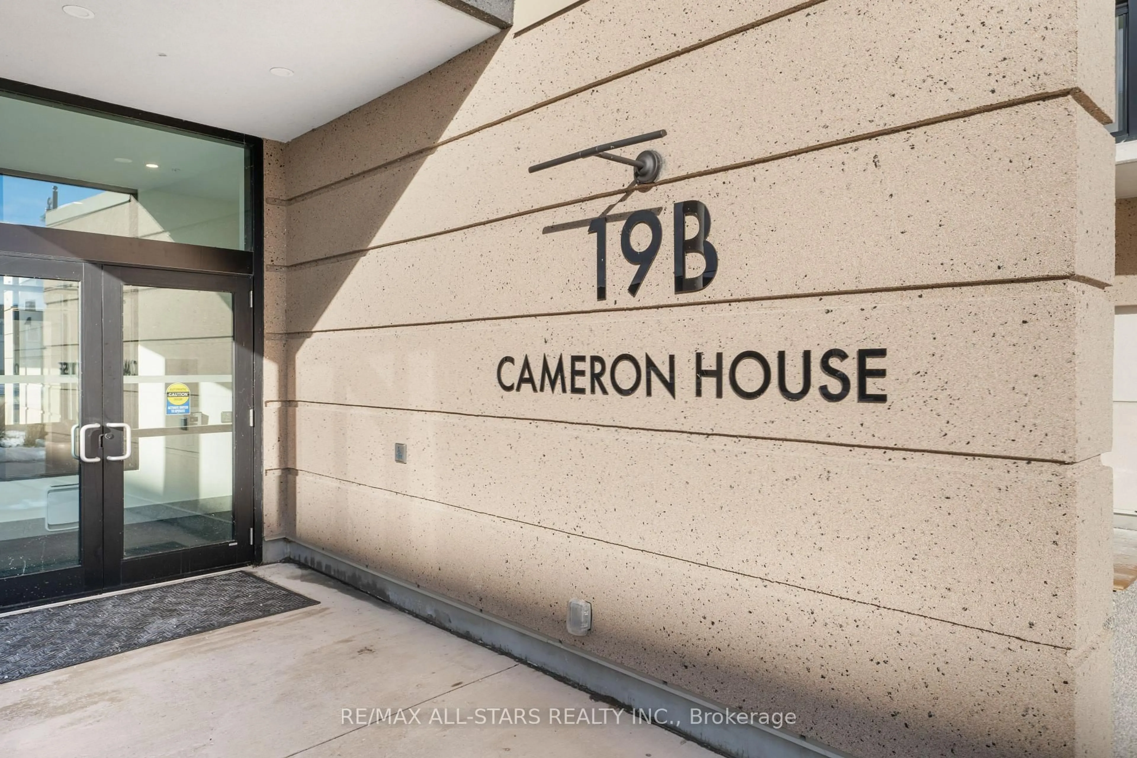 Indoor foyer for 19B West St #PH#5, Kawartha Lakes Ontario K0M 1N0