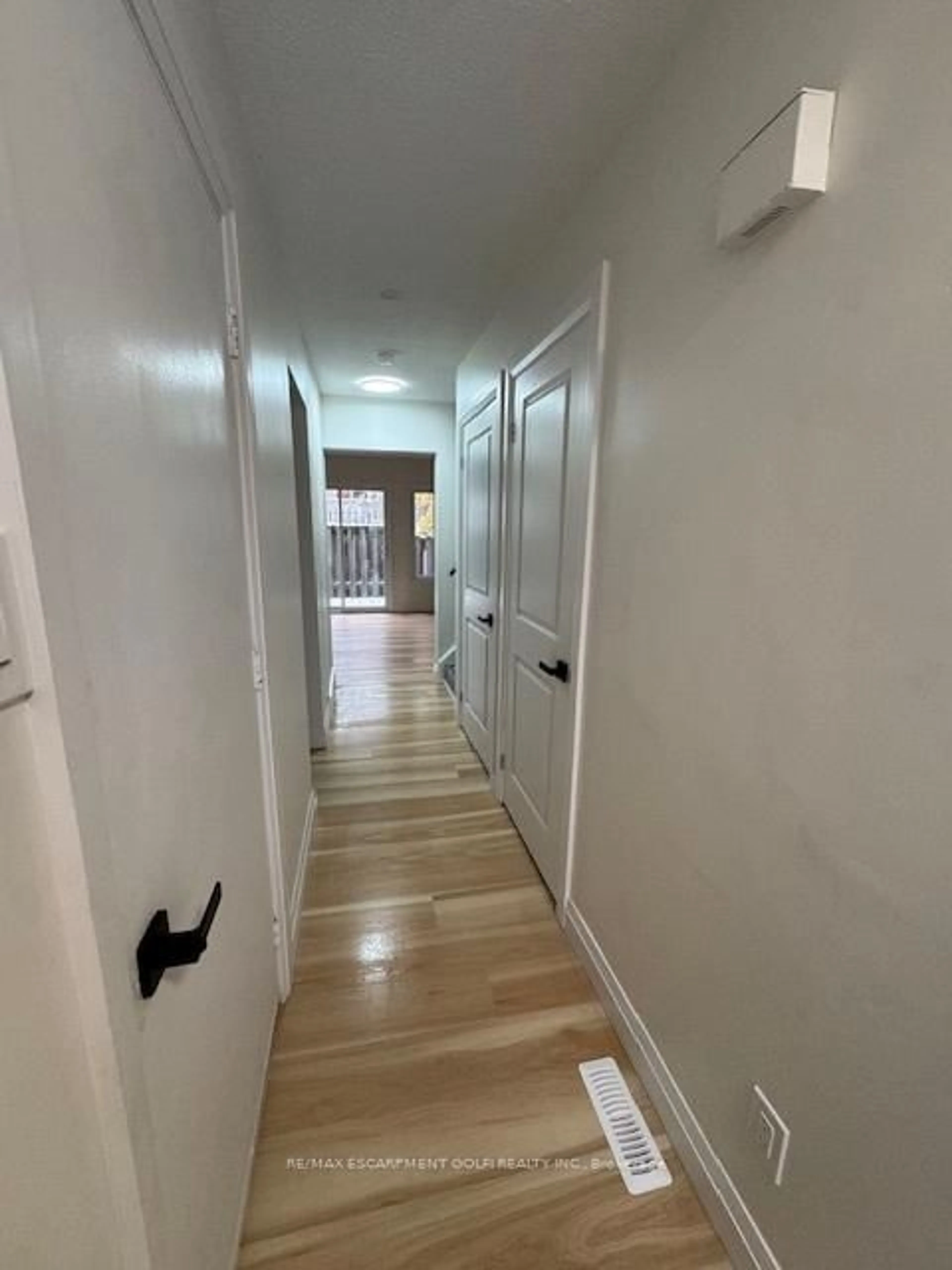 Indoor entryway for 131 Bonaventure Dr #6, London East Ontario N5V 4H8