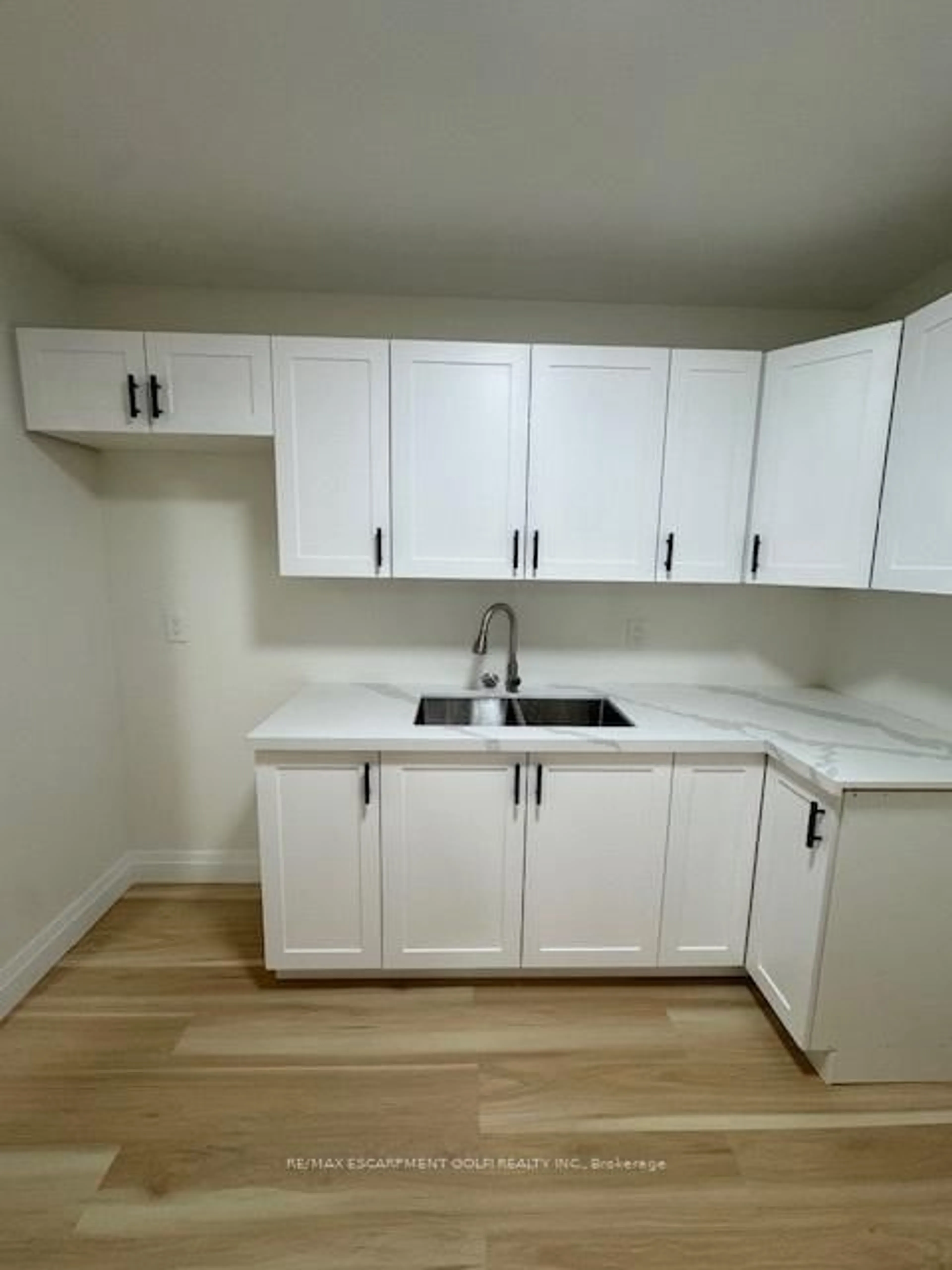 Standard kitchen, wood/laminate floor for 131 Bonaventure Dr #6, London East Ontario N5V 4H8