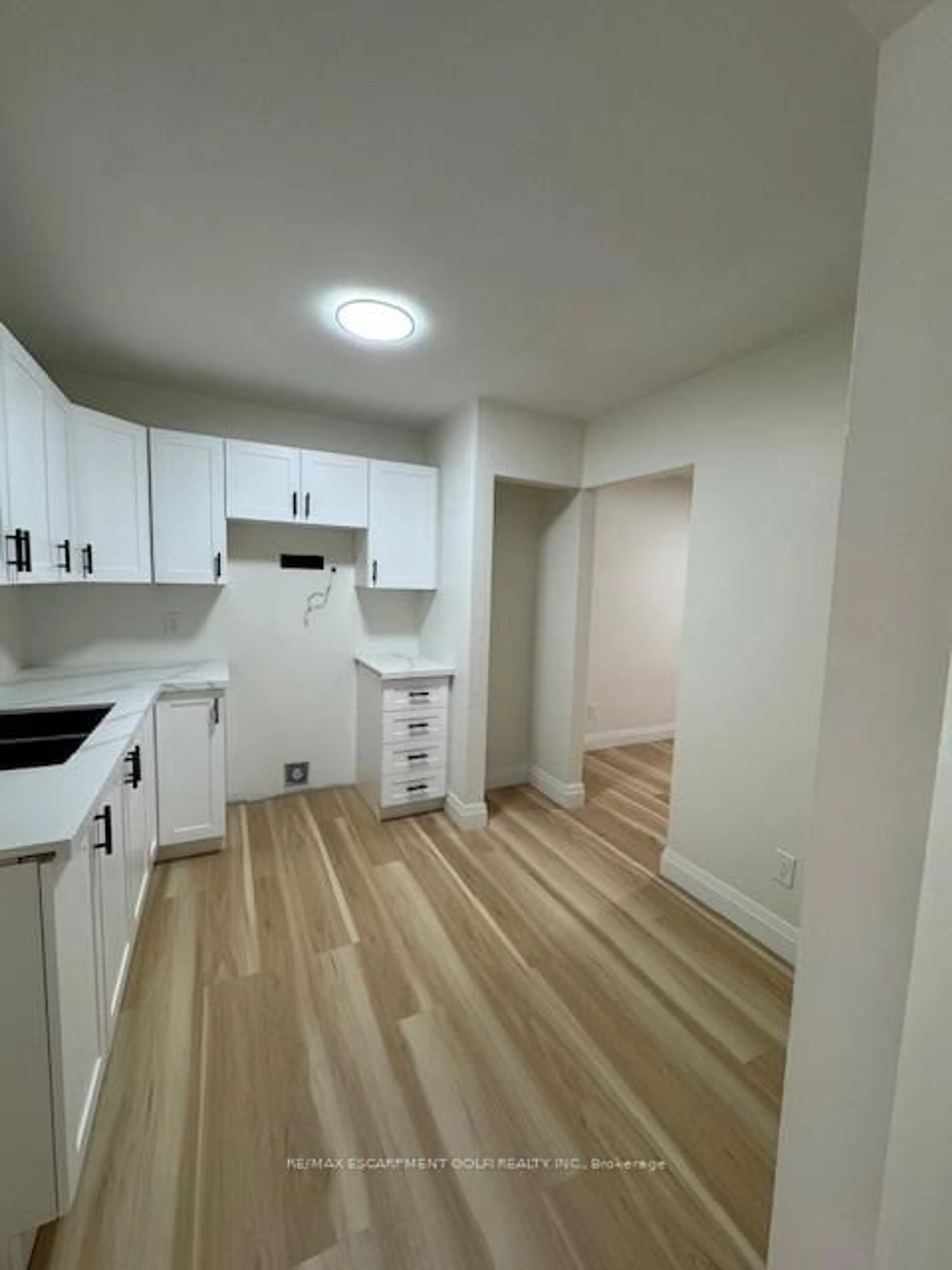 Standard kitchen, unknown for 131 Bonaventure Dr #6, London East Ontario N5V 4H8