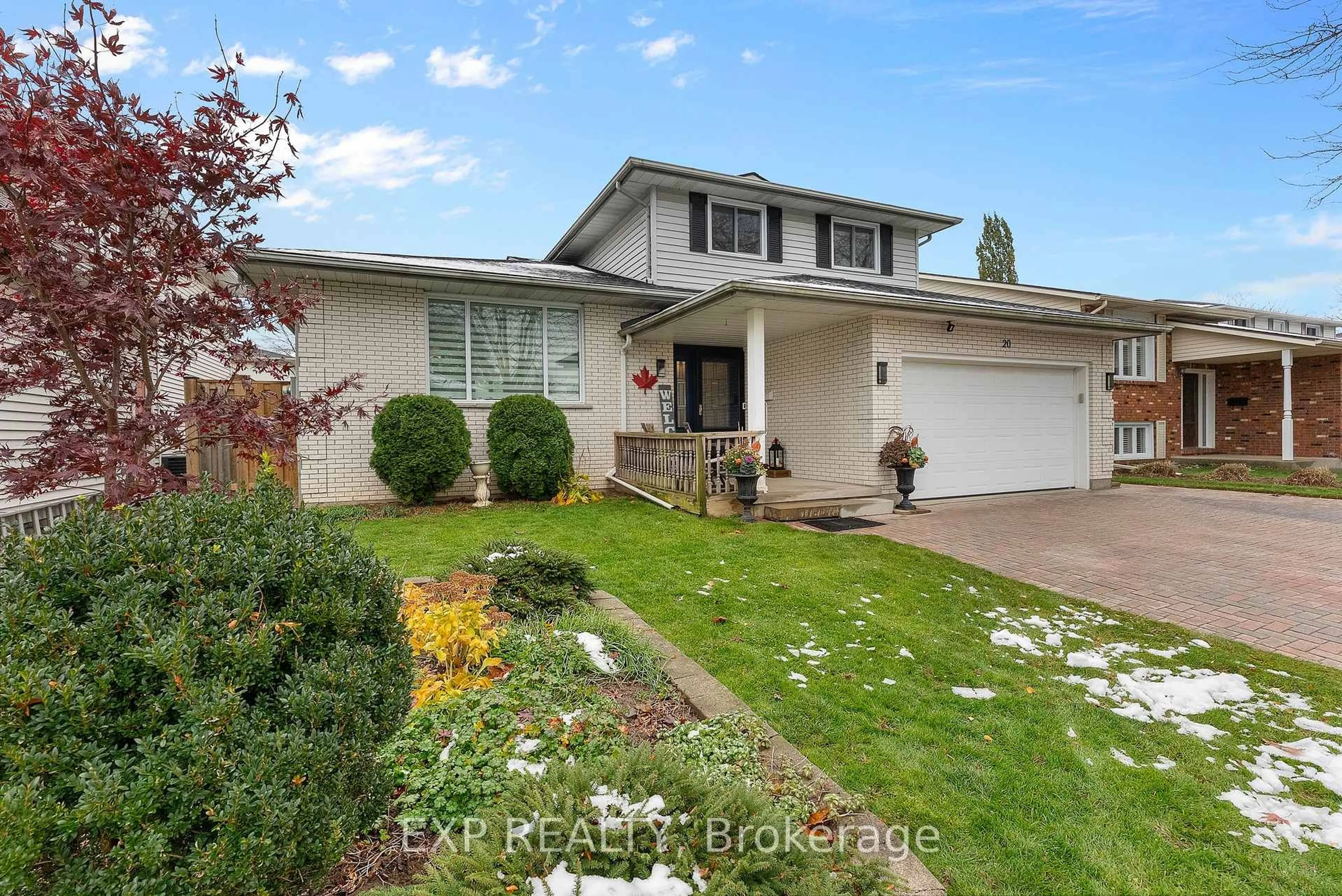 Home with vinyl exterior material, street for 20 Carluccio Cres, St. Catharines Ontario L2M 7V5