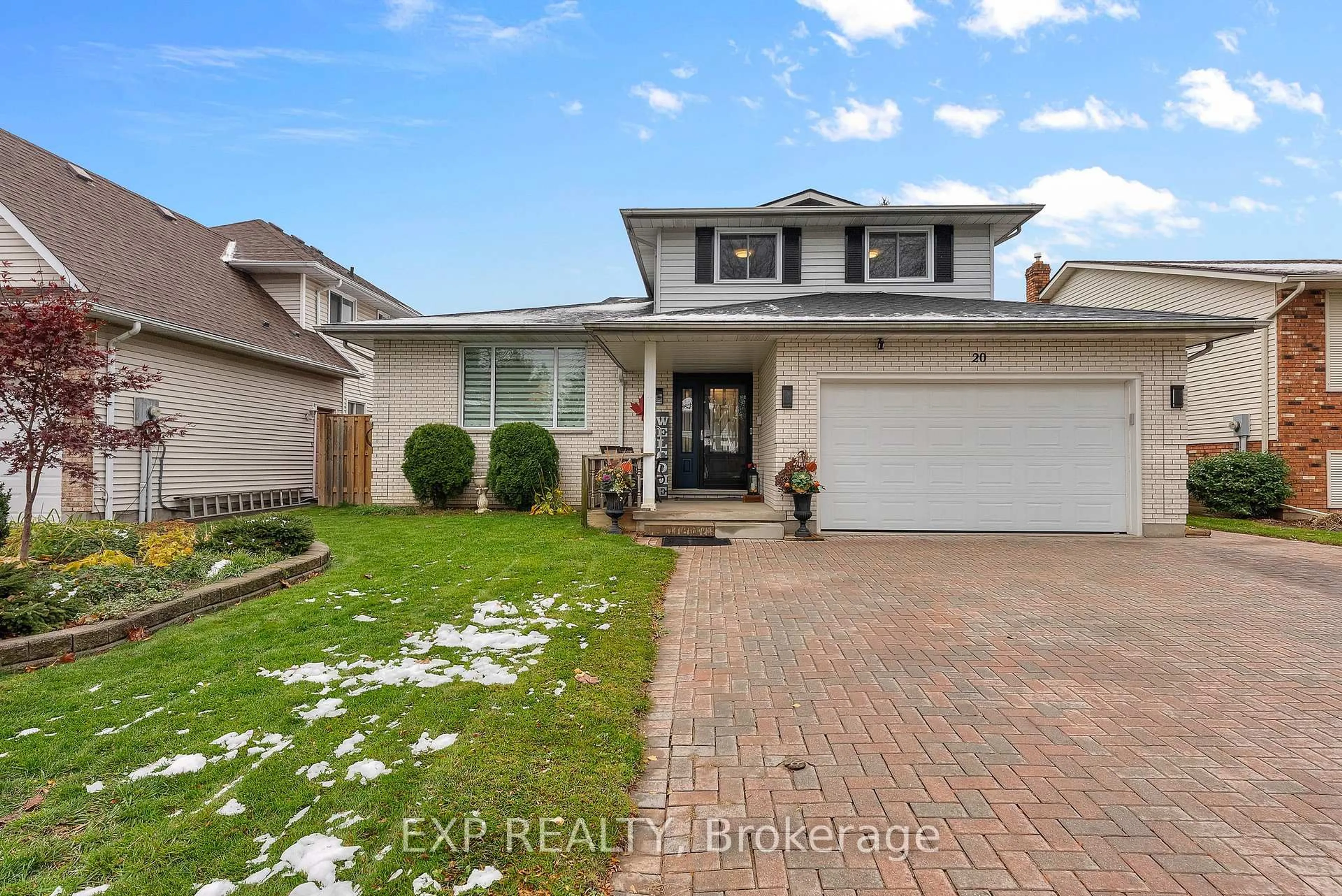 Home with vinyl exterior material, street for 20 Carluccio Cres, St. Catharines Ontario L2M 7V5