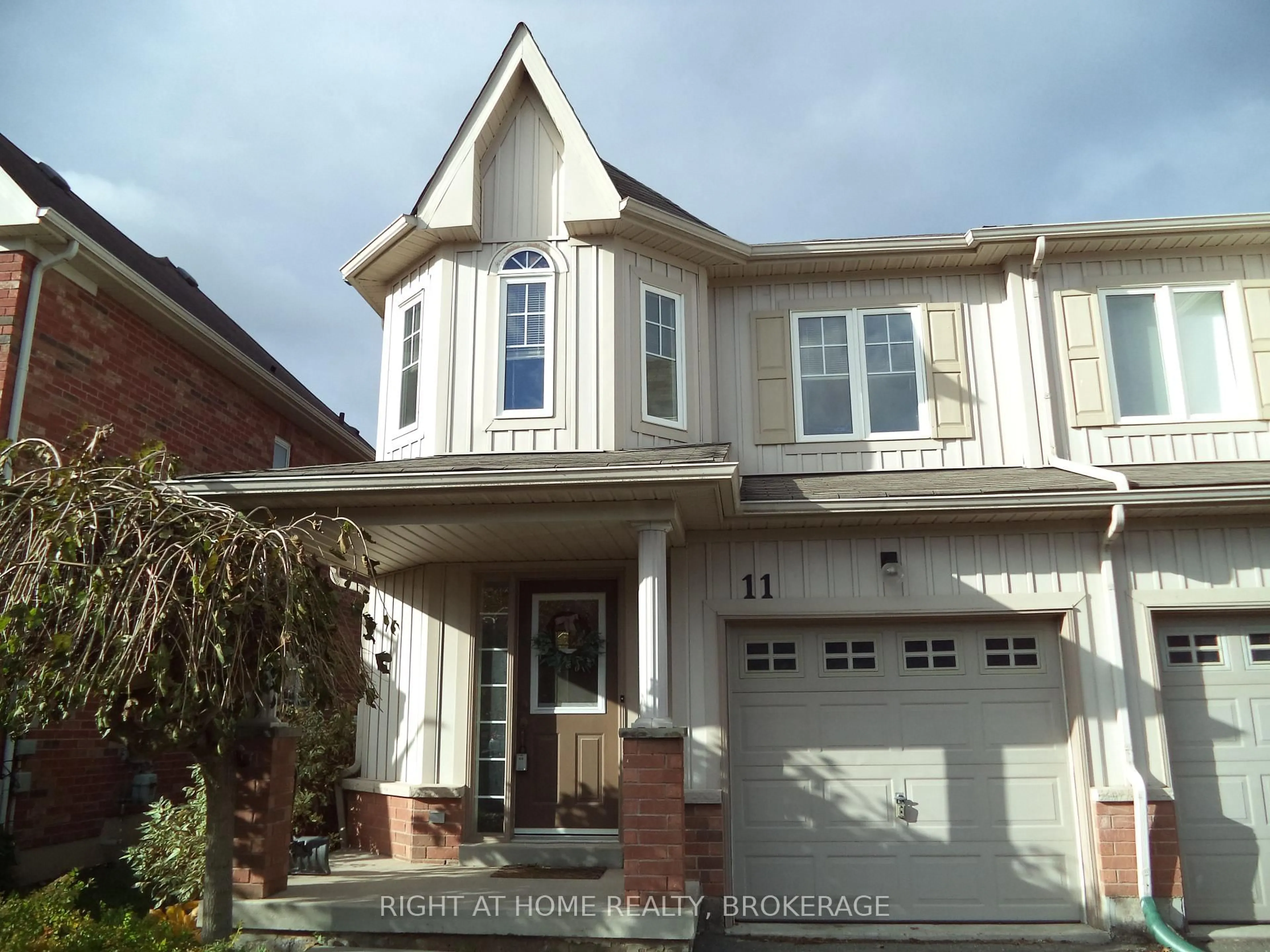 Home with vinyl exterior material, street for 11 Colonel Lyall St, St. Catharines Ontario L2P 0B1