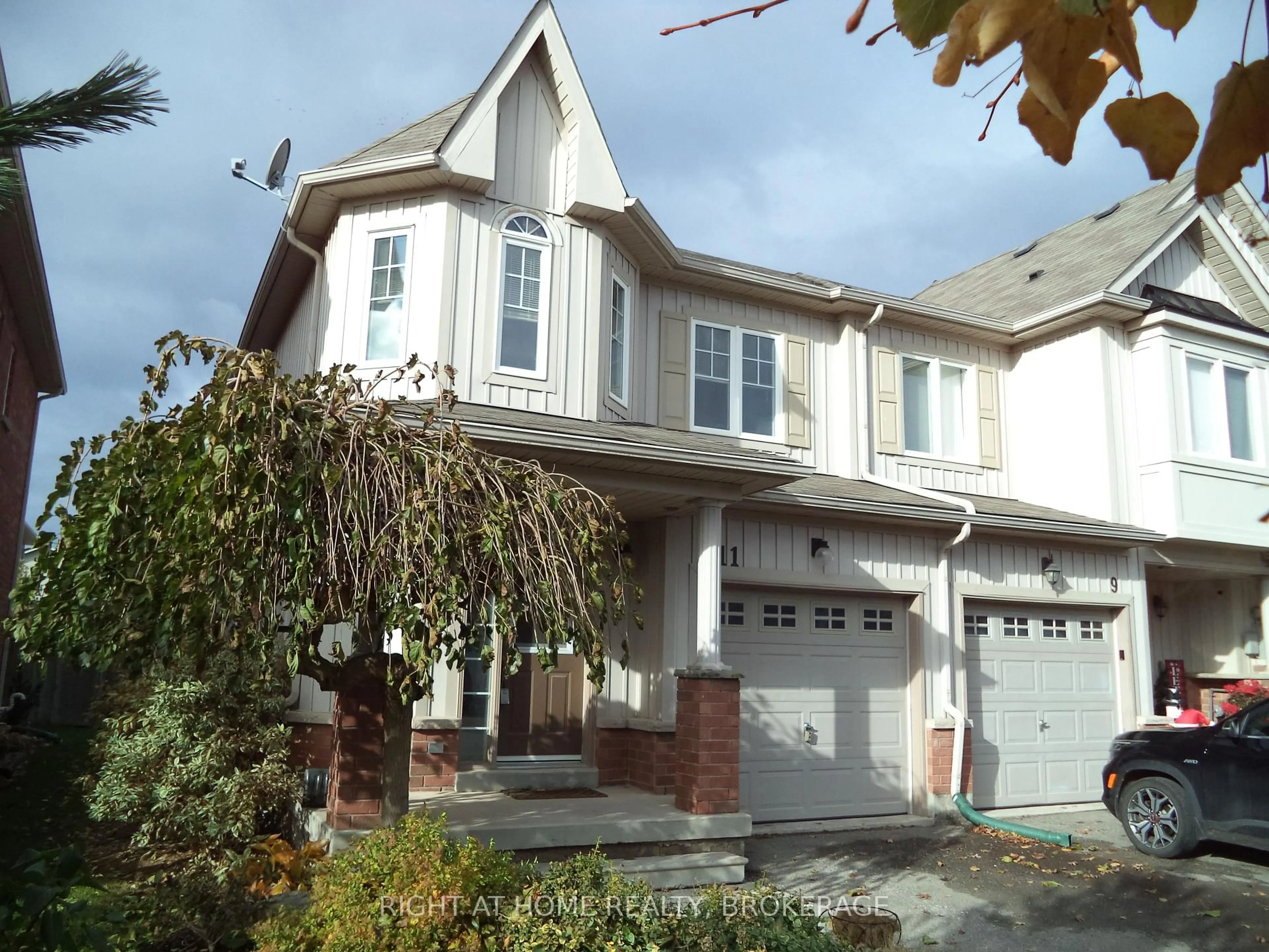 Home with vinyl exterior material, street for 11 Colonel Lyall St, St. Catharines Ontario L2P 0B1