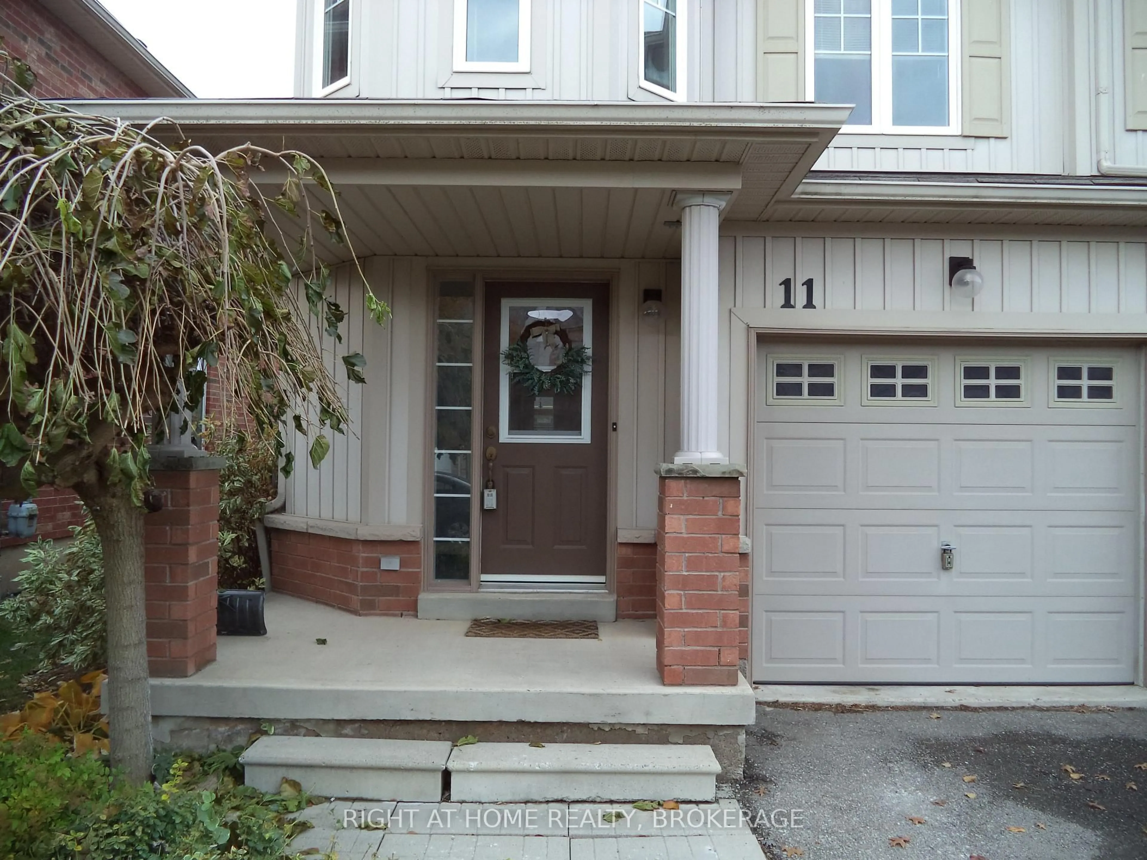 Unknown for 11 Colonel Lyall St, St. Catharines Ontario L2P 0B1