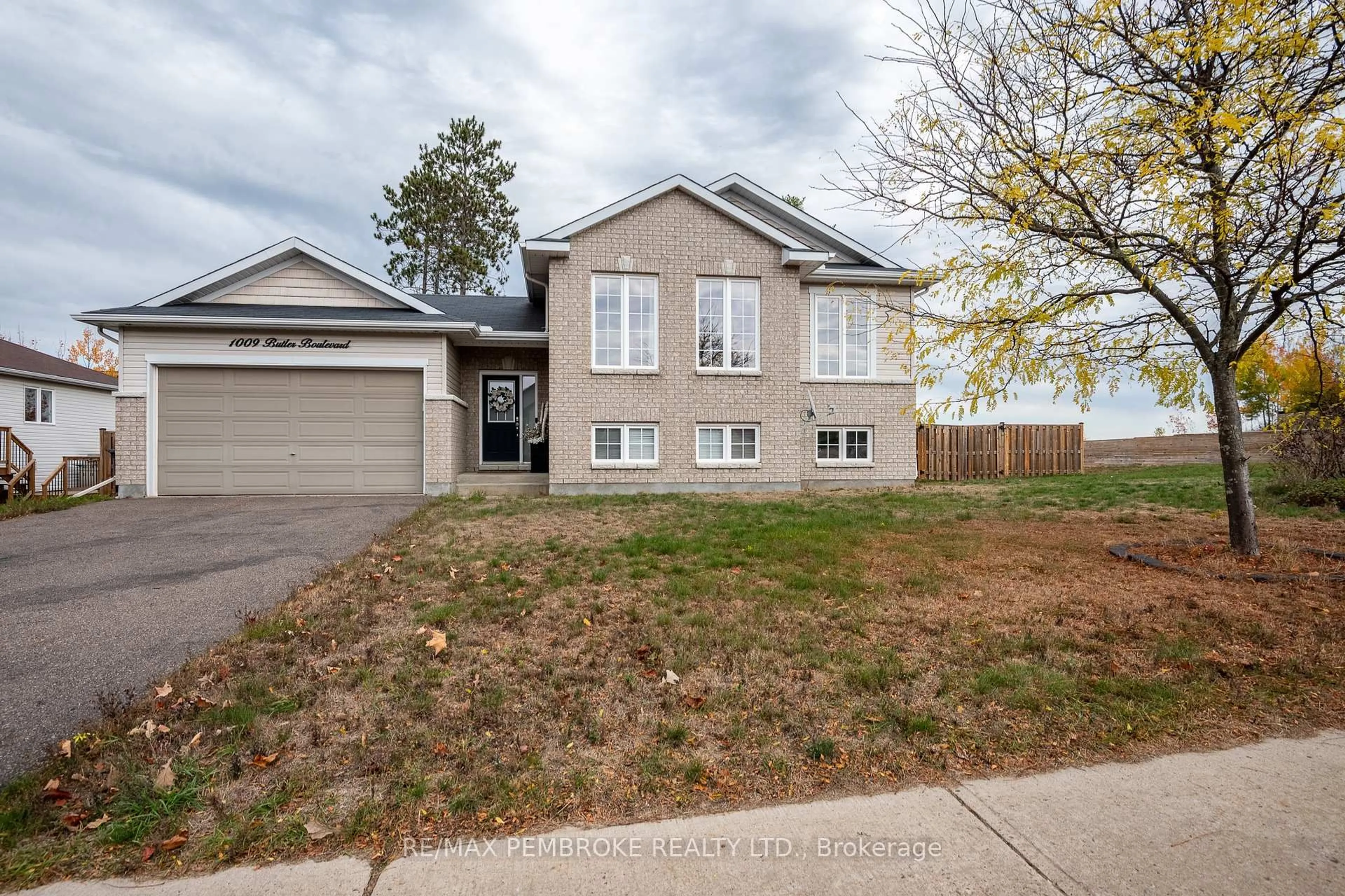 Unknown for 1009 Butler Blvd, Petawawa Ontario K8H 0C2