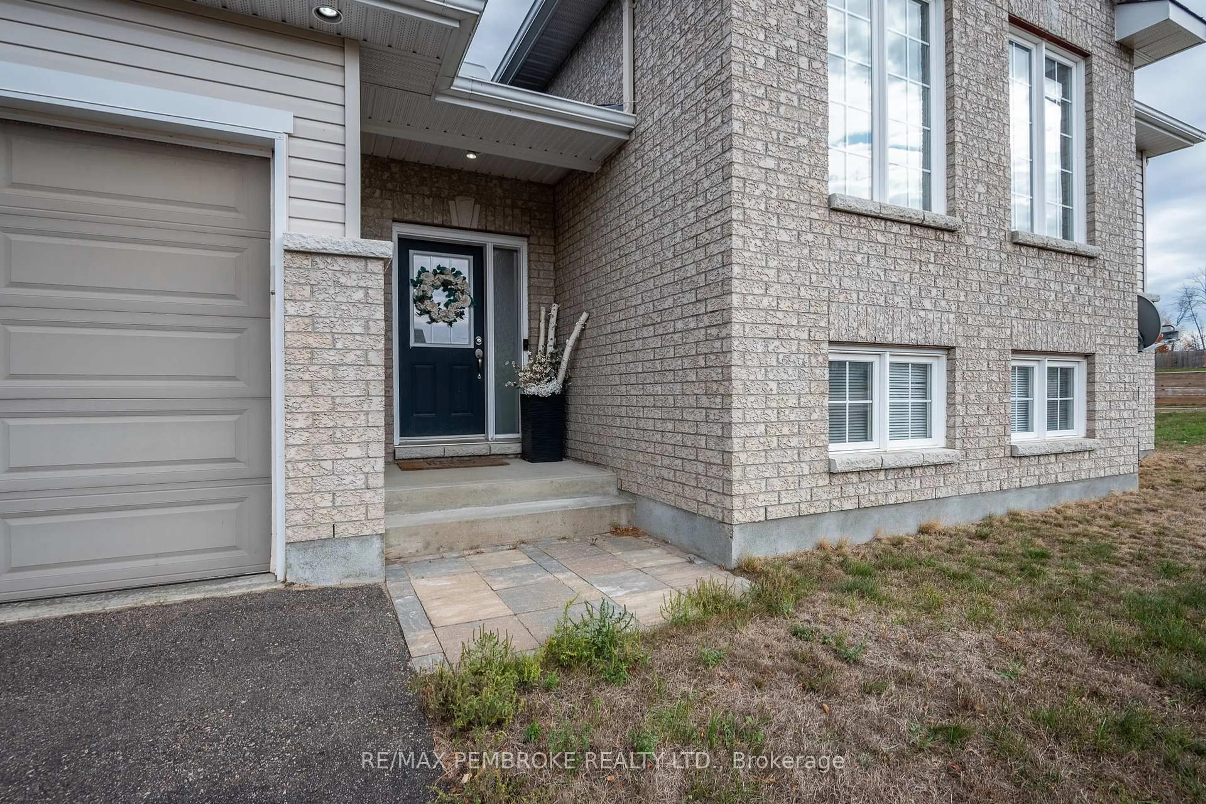 Home with brick exterior material, street for 1009 Butler Blvd, Petawawa Ontario K8H 0C2