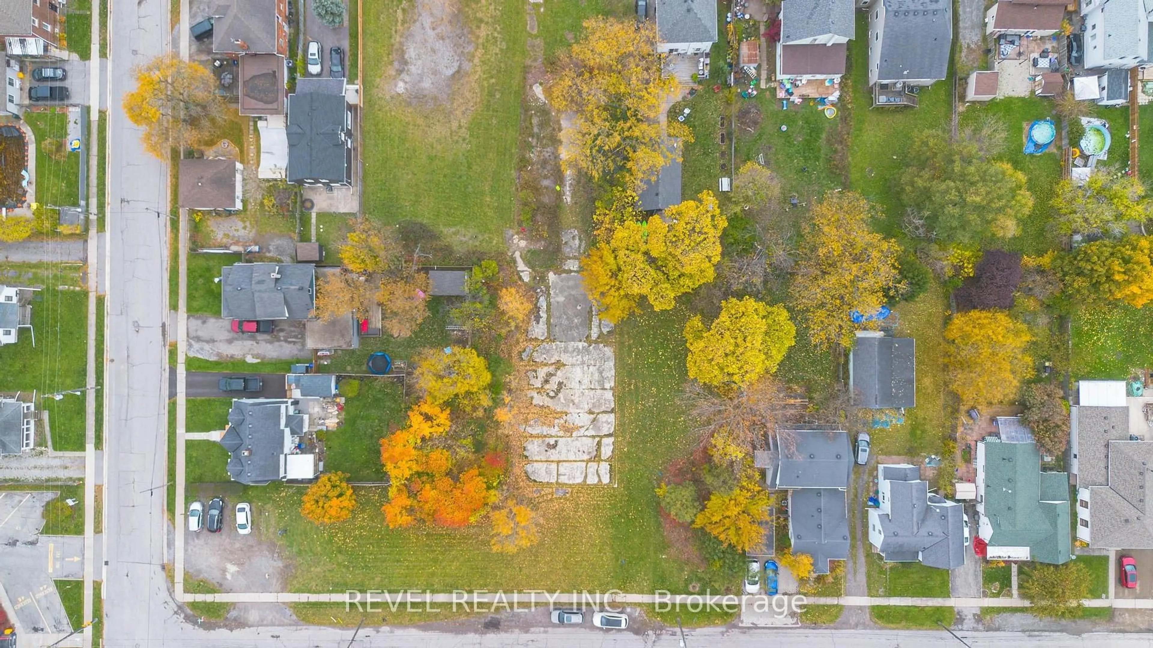 A pic from outside/outdoor area/front of a property/back of a property/a pic from drone, street for 5 Haight St, St. Catharines Ontario L2P 2L9