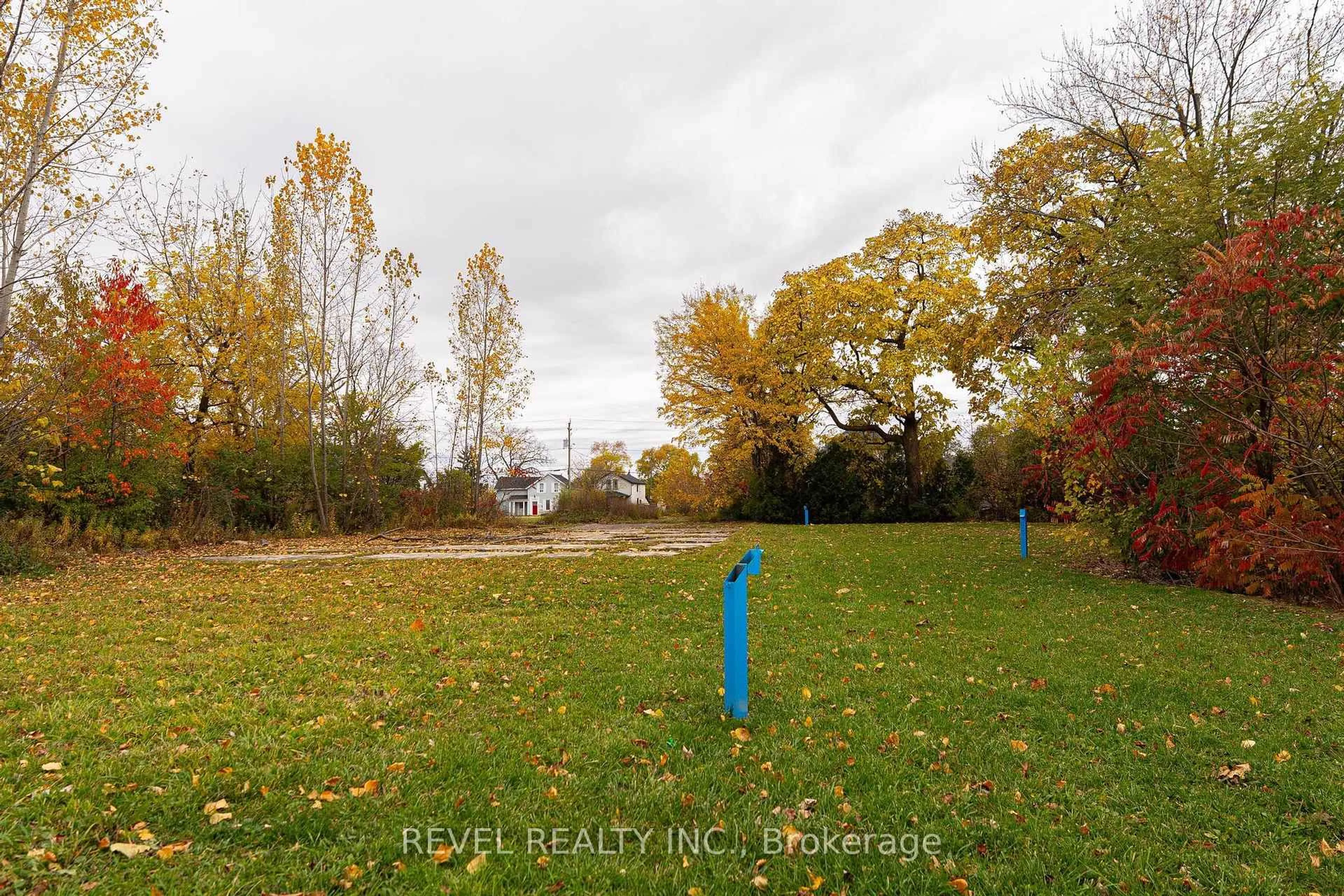 A pic from outside/outdoor area/front of a property/back of a property/a pic from drone, forest/trees view for 5 Haight St, St. Catharines Ontario L2P 2L9