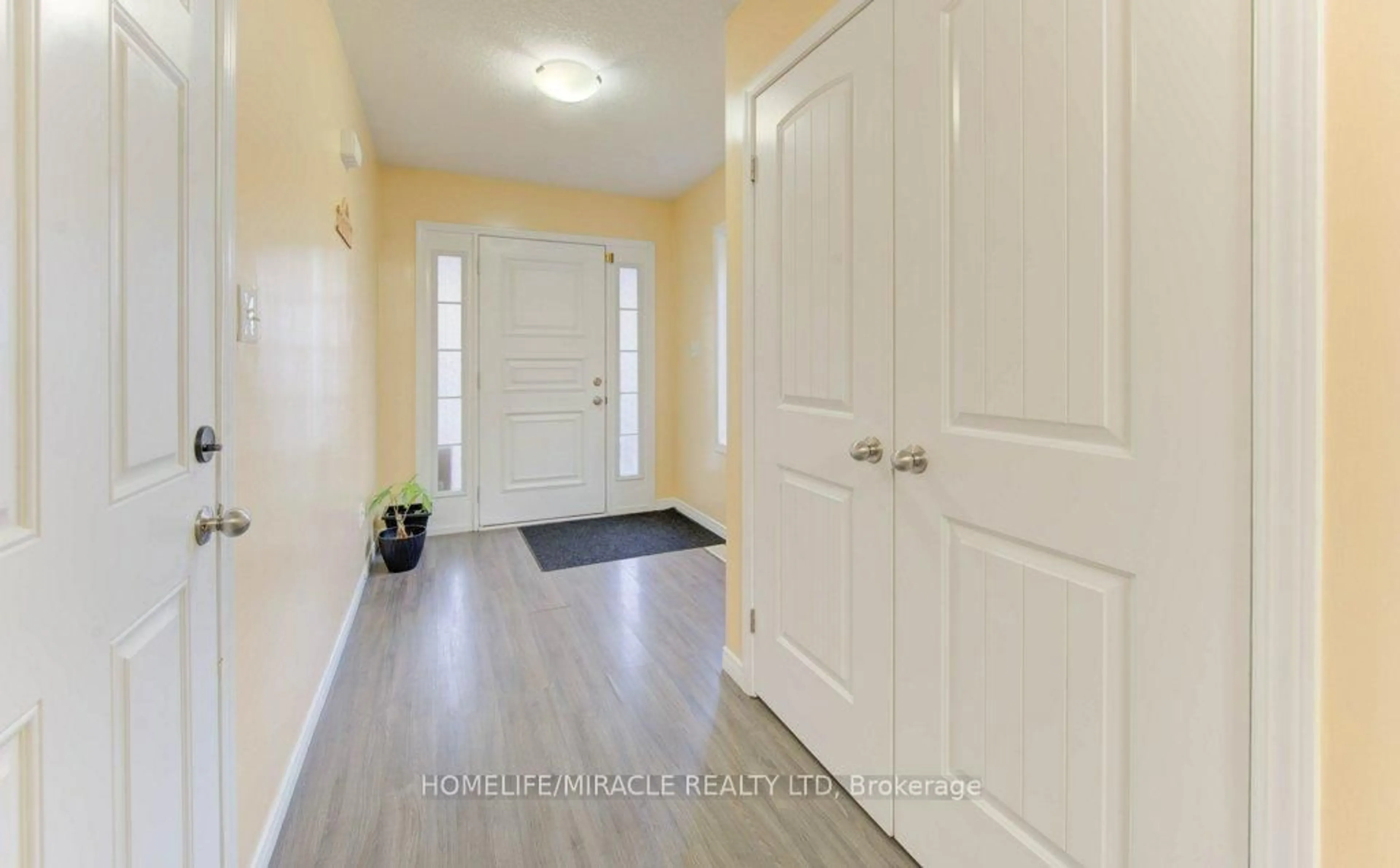 Indoor entryway for 199 Cranbrook St, Kitchener Ontario N2P 2X4