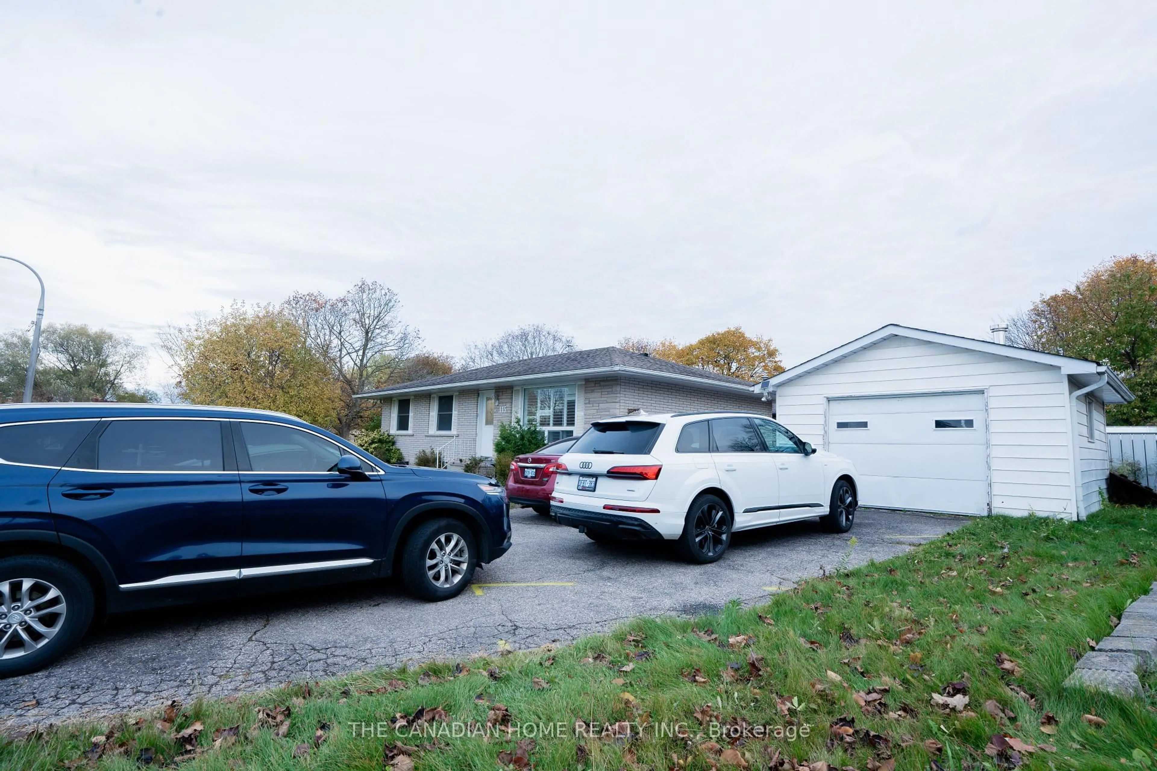 A pic from outside/outdoor area/front of a property/back of a property/a pic from drone, street for 115 Hillsborough Cres, Kitchener Ontario N2E 1J5