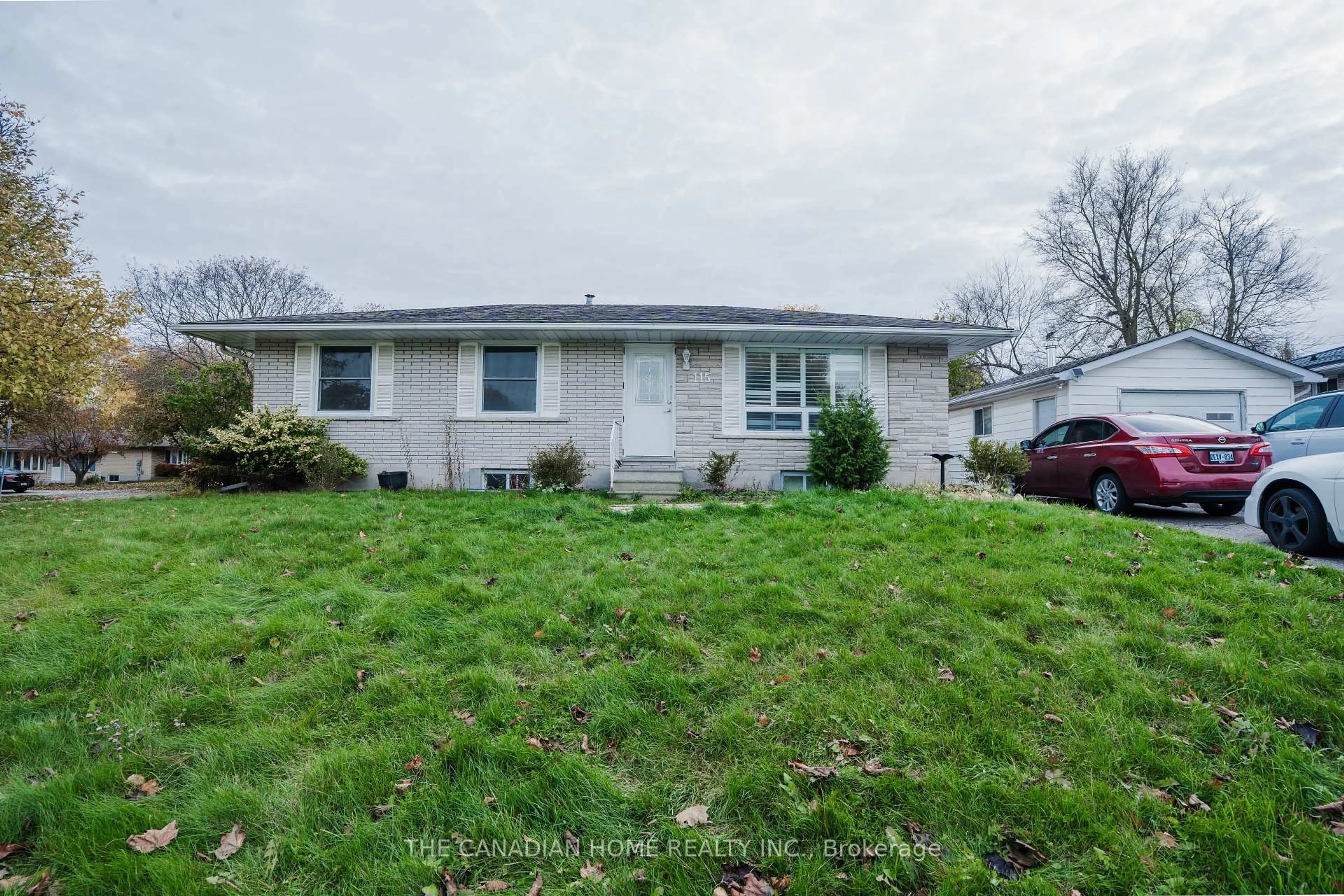 A pic from outside/outdoor area/front of a property/back of a property/a pic from drone, street for 115 Hillsborough Cres, Kitchener Ontario N2E 1J5