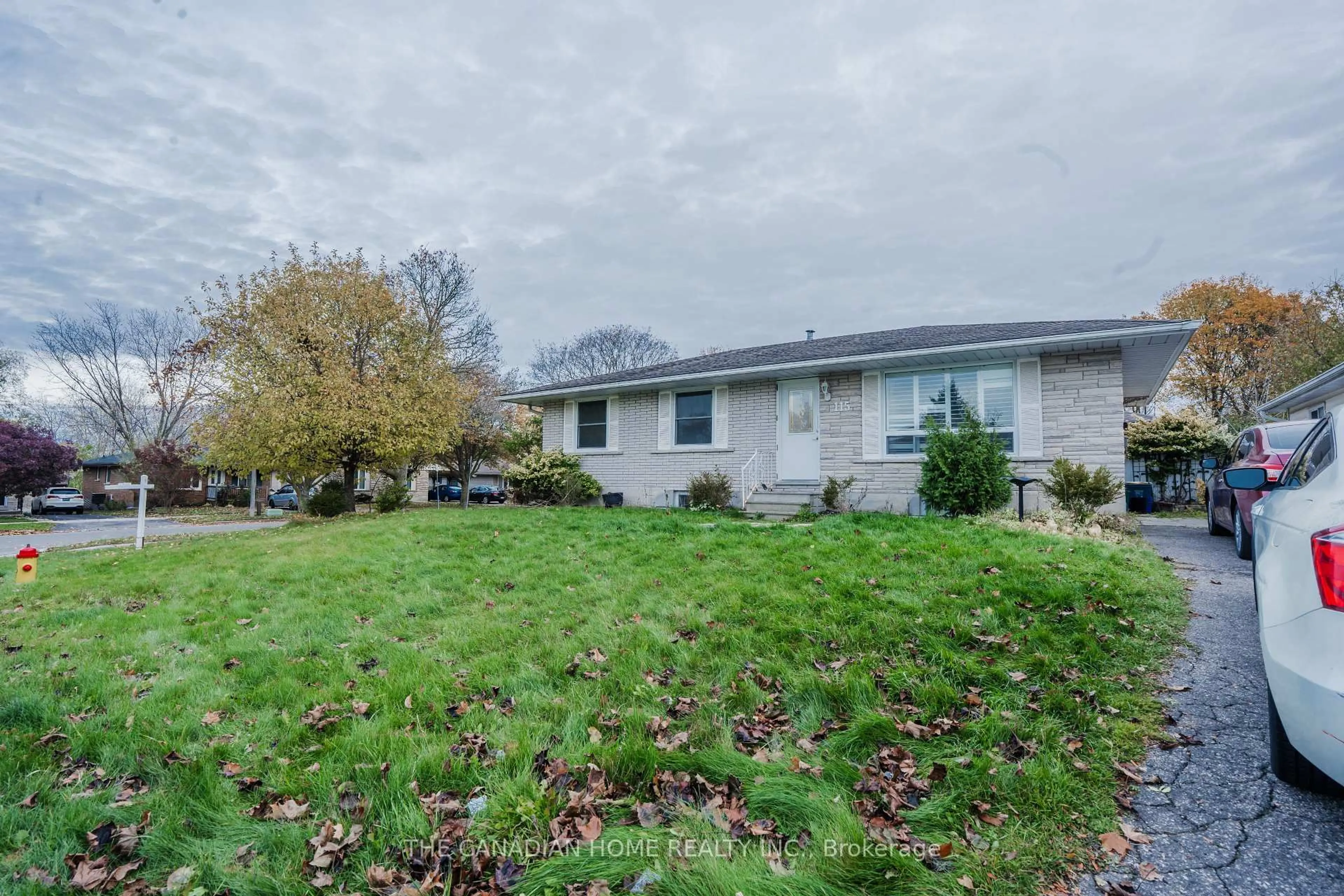 A pic from outside/outdoor area/front of a property/back of a property/a pic from drone, street for 115 Hillsborough Cres, Kitchener Ontario N2E 1J5