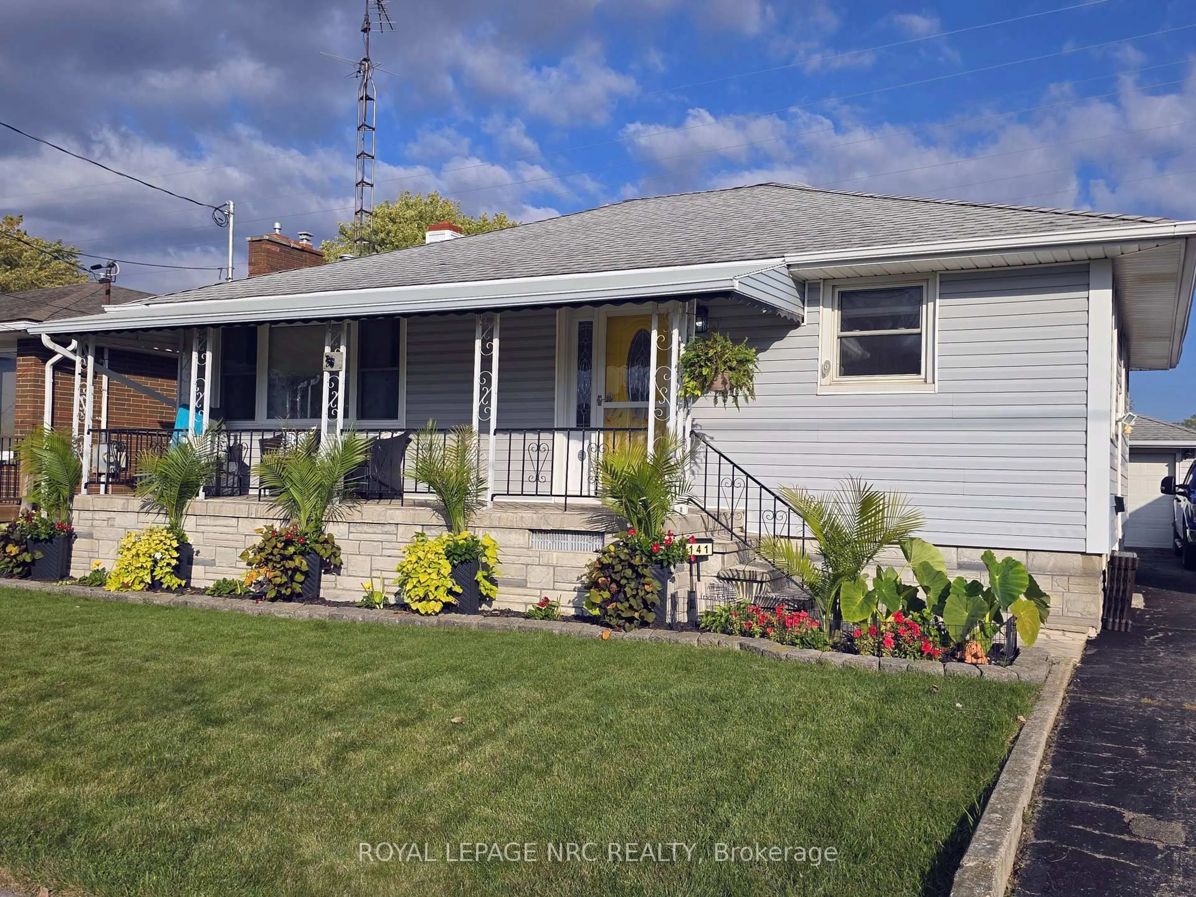 Home with vinyl exterior material, street for 141 Mercury Ave, Port Colborne Ontario L3K 2C8